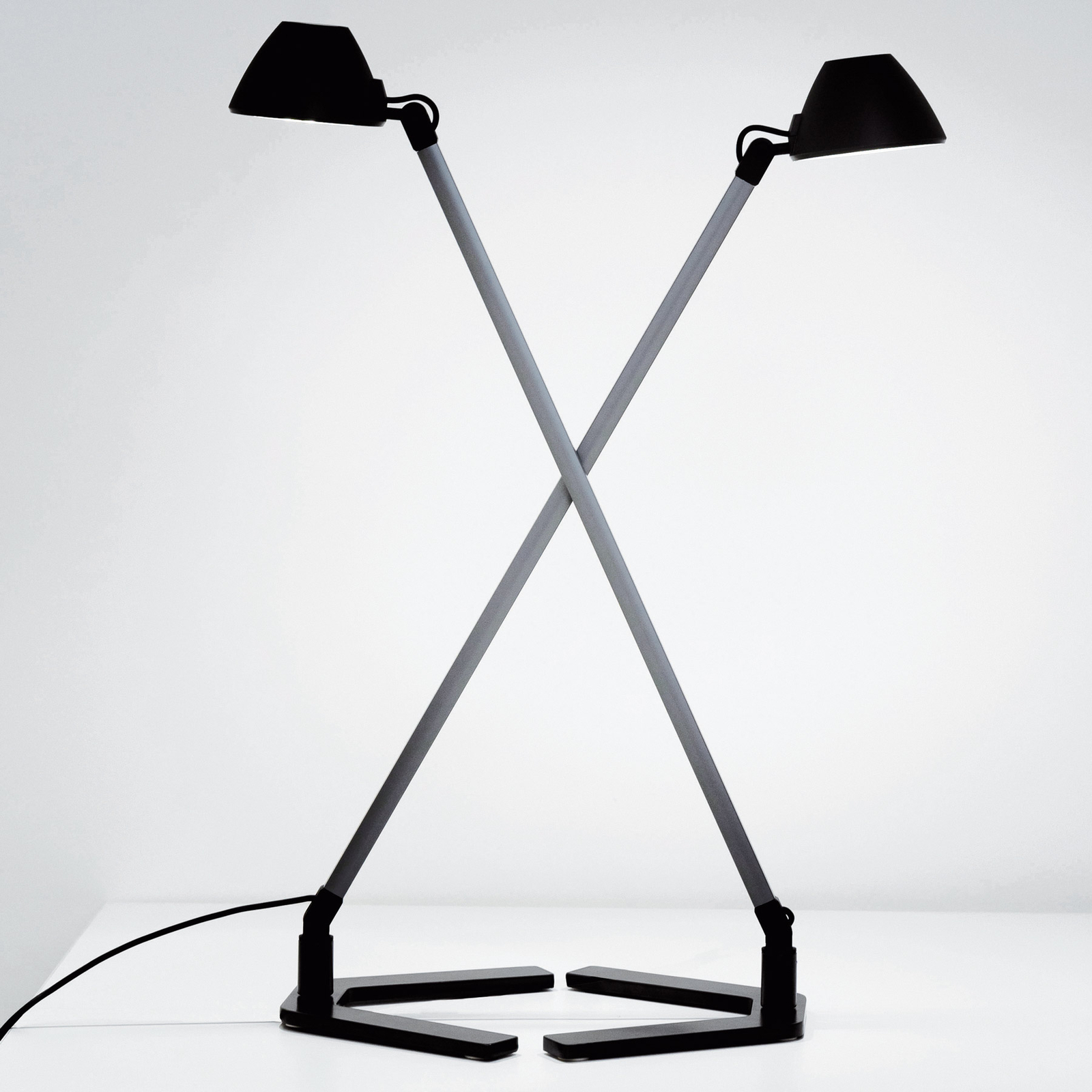 Lucio LED table lamp with USB, dimmable, 3,000 K