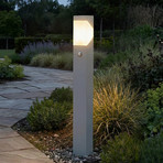 Lucande Borne lumineuse Kiran 100 cm, capteur, gris clair, IP44