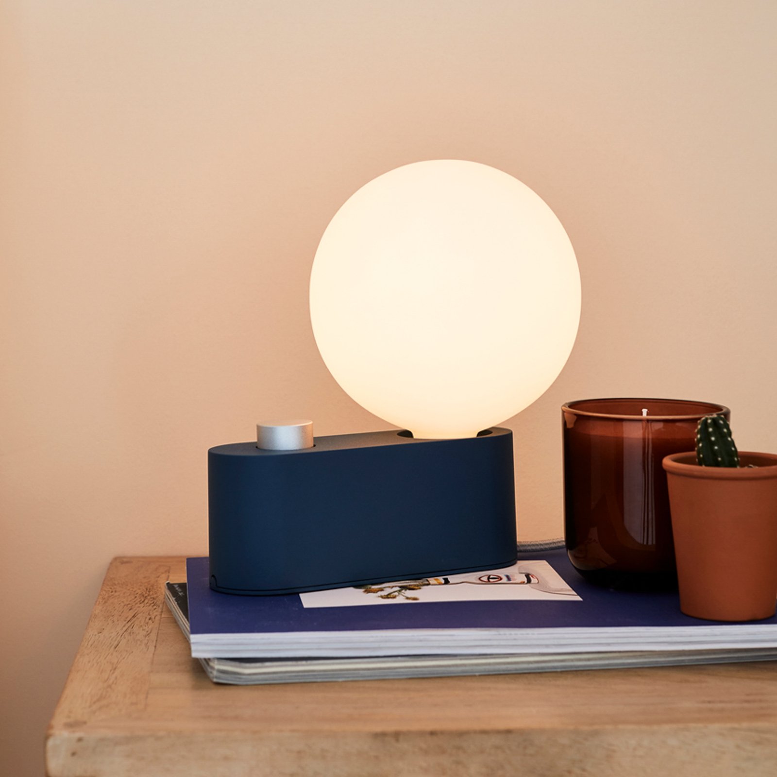 Tala table lamp Alumina, globe, dimmable to warm, sapphire blue