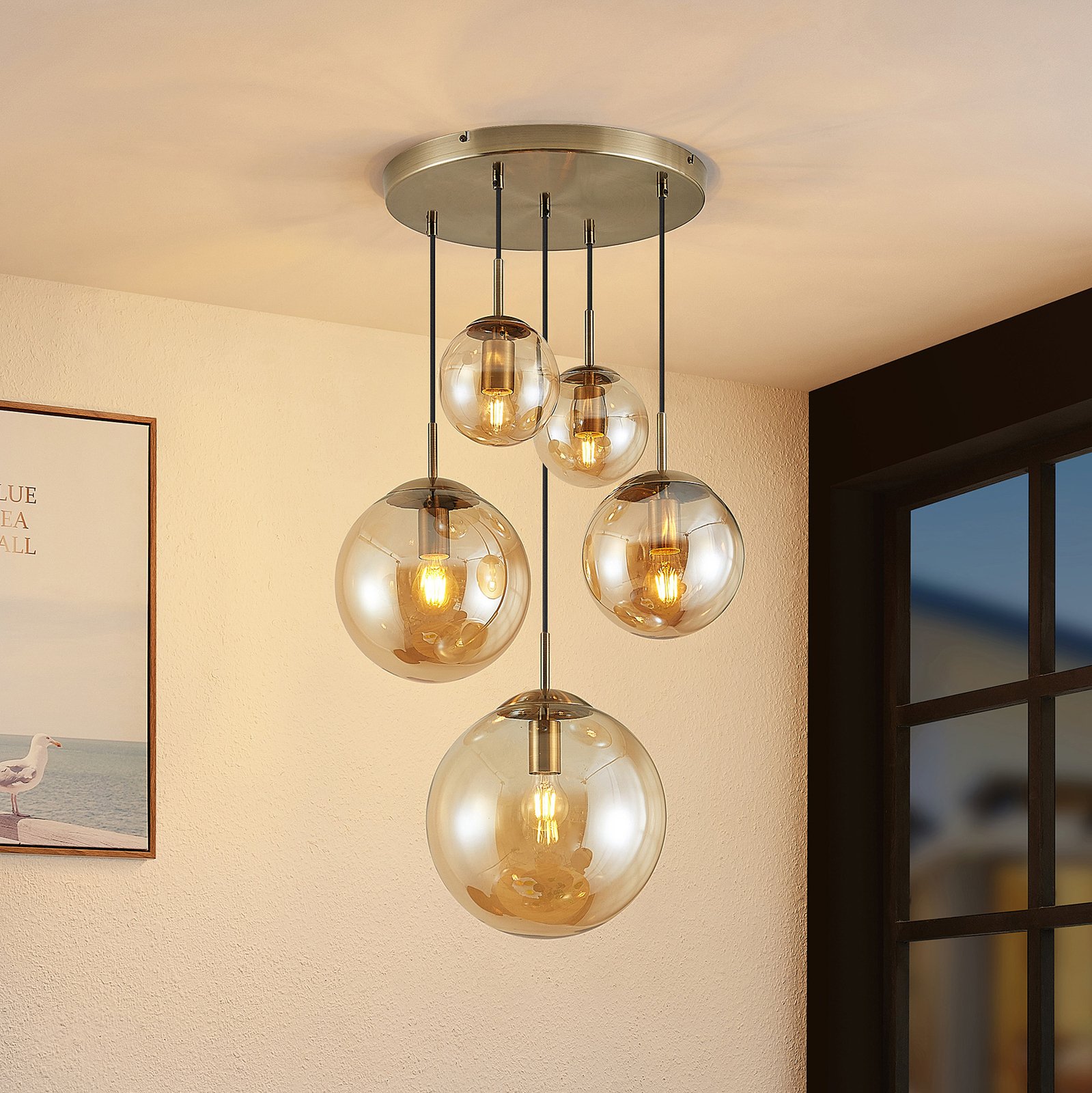 Lindby Teeja hanging light, 5 glass globes, amber