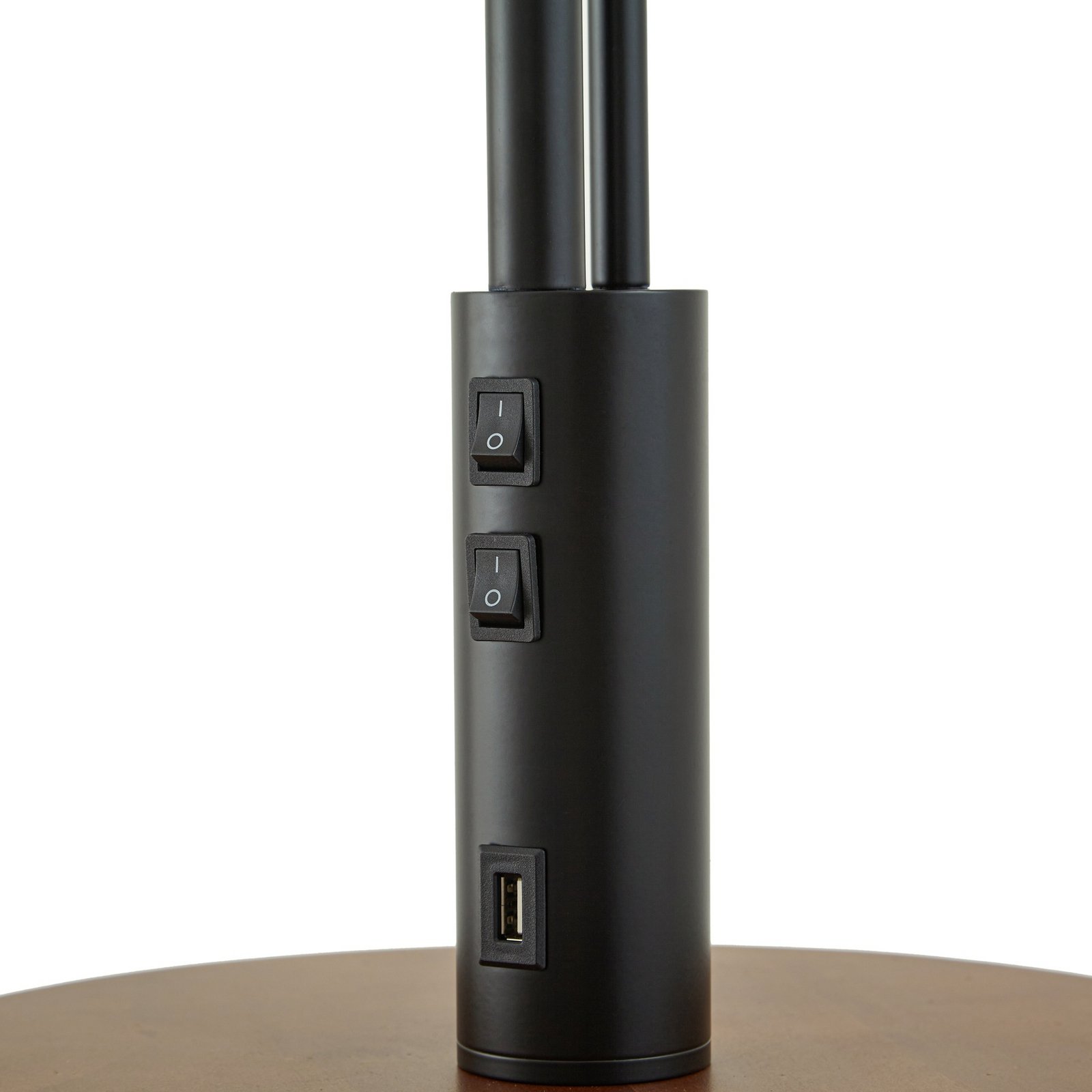 Lindby Lampa podłogowa Aovan, czarna, półka, port USB