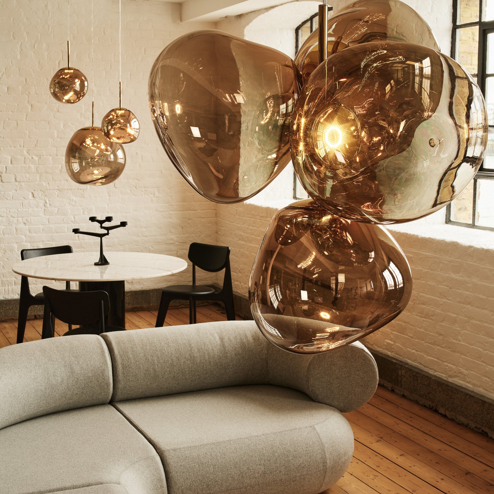 Tom Dixon LED luster Melt Chandelier, bronzová farba Tom Dixon LED luster Melt Chandelier, bronzová farba