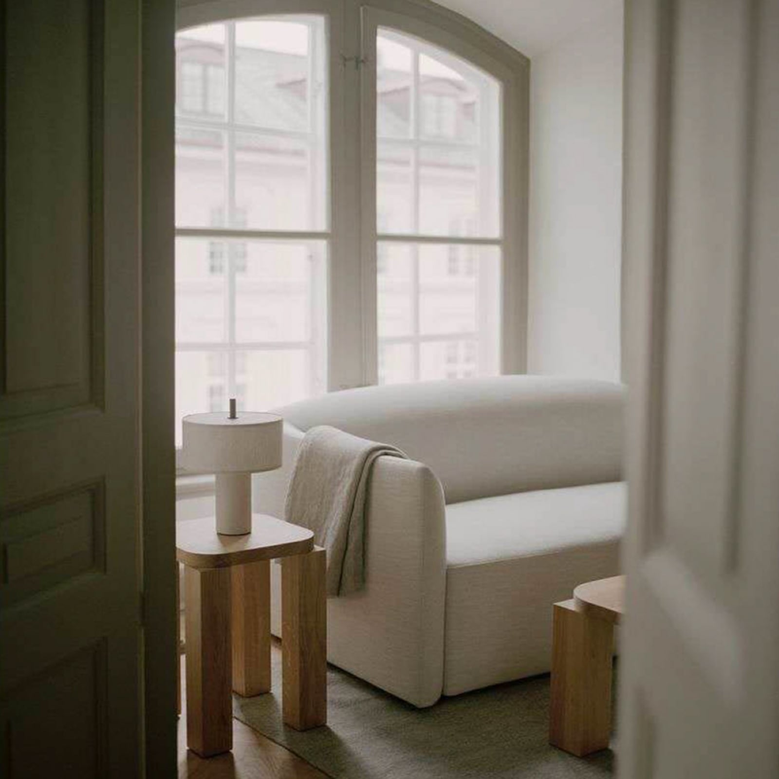 Margin Portable bordlampe i beige lærred – New Works