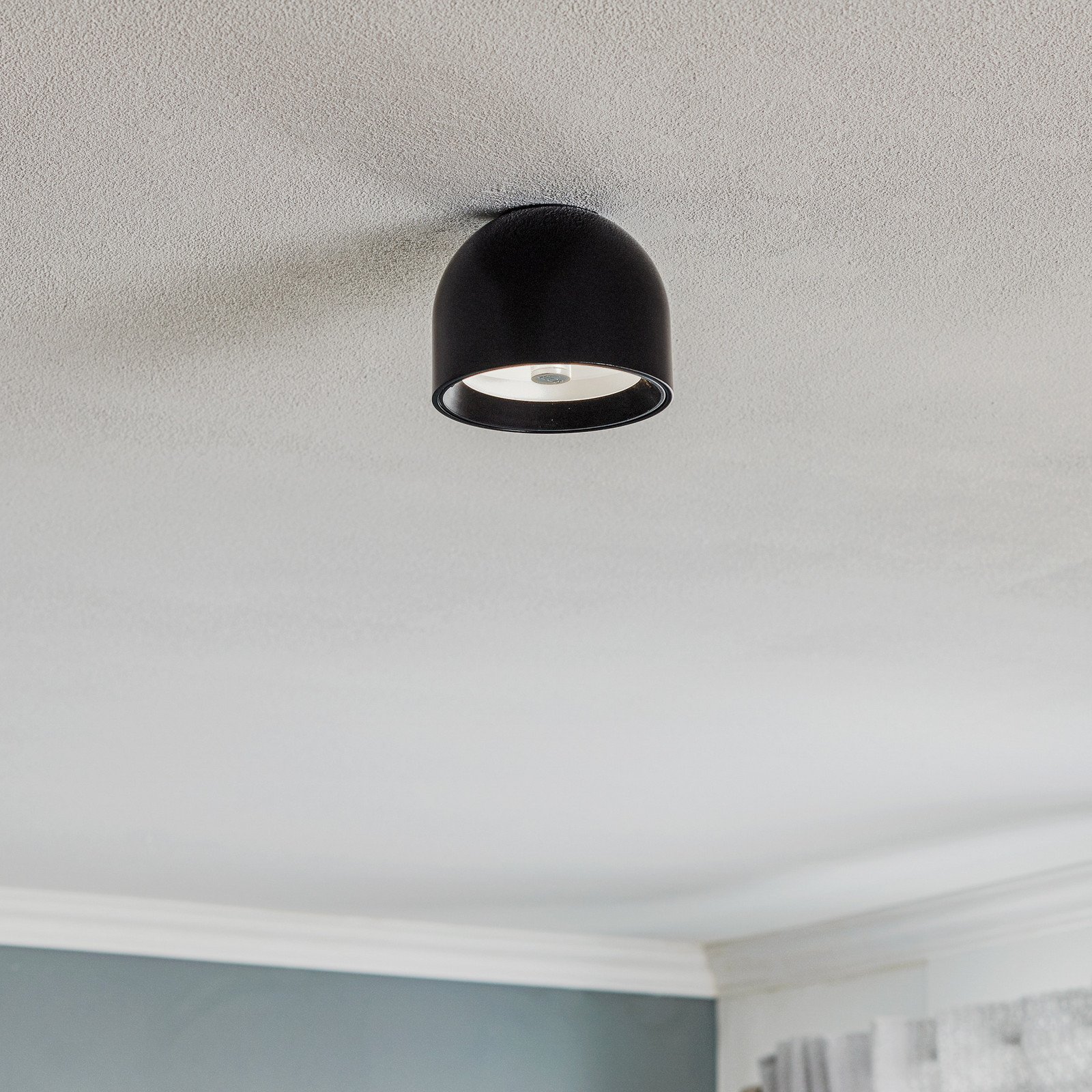 Plafonieră FLOS Wan în negru - Camera de zi / sufragerie - design - Metal