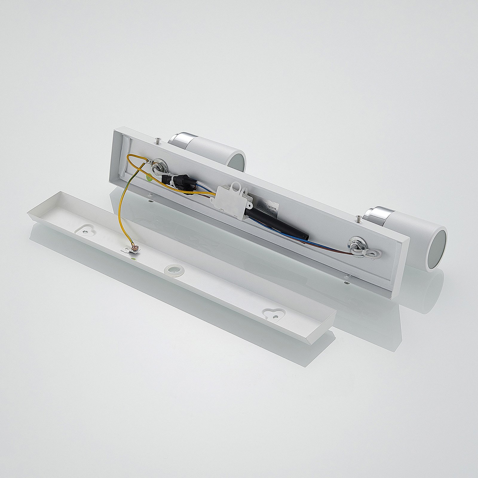 Kardo 2 Wandleuchte IP44 White/Chrome - Lindby