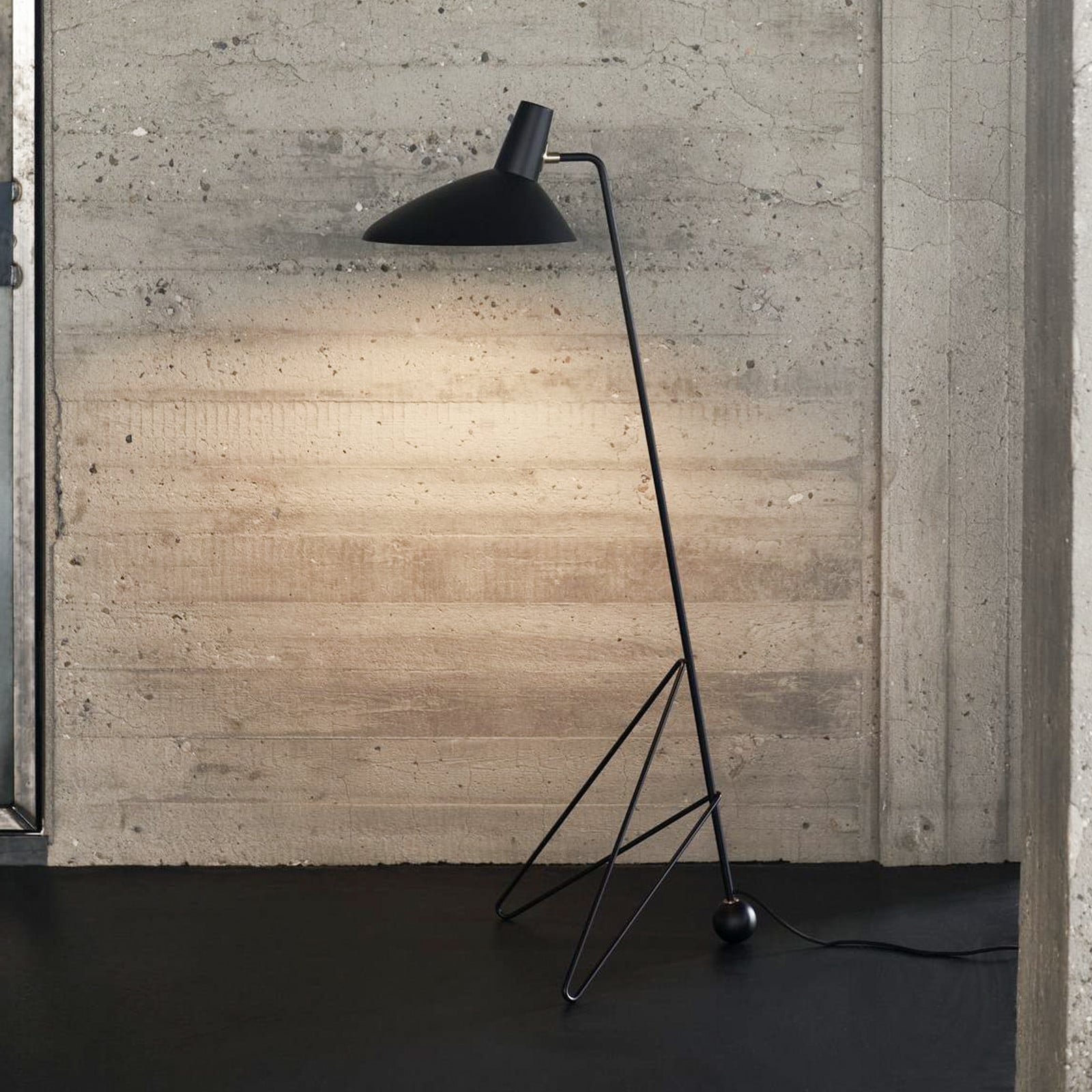 Tripod HM8 gulvlampe Matt Black &Tradition - Stue - Aluminium - Trebenet