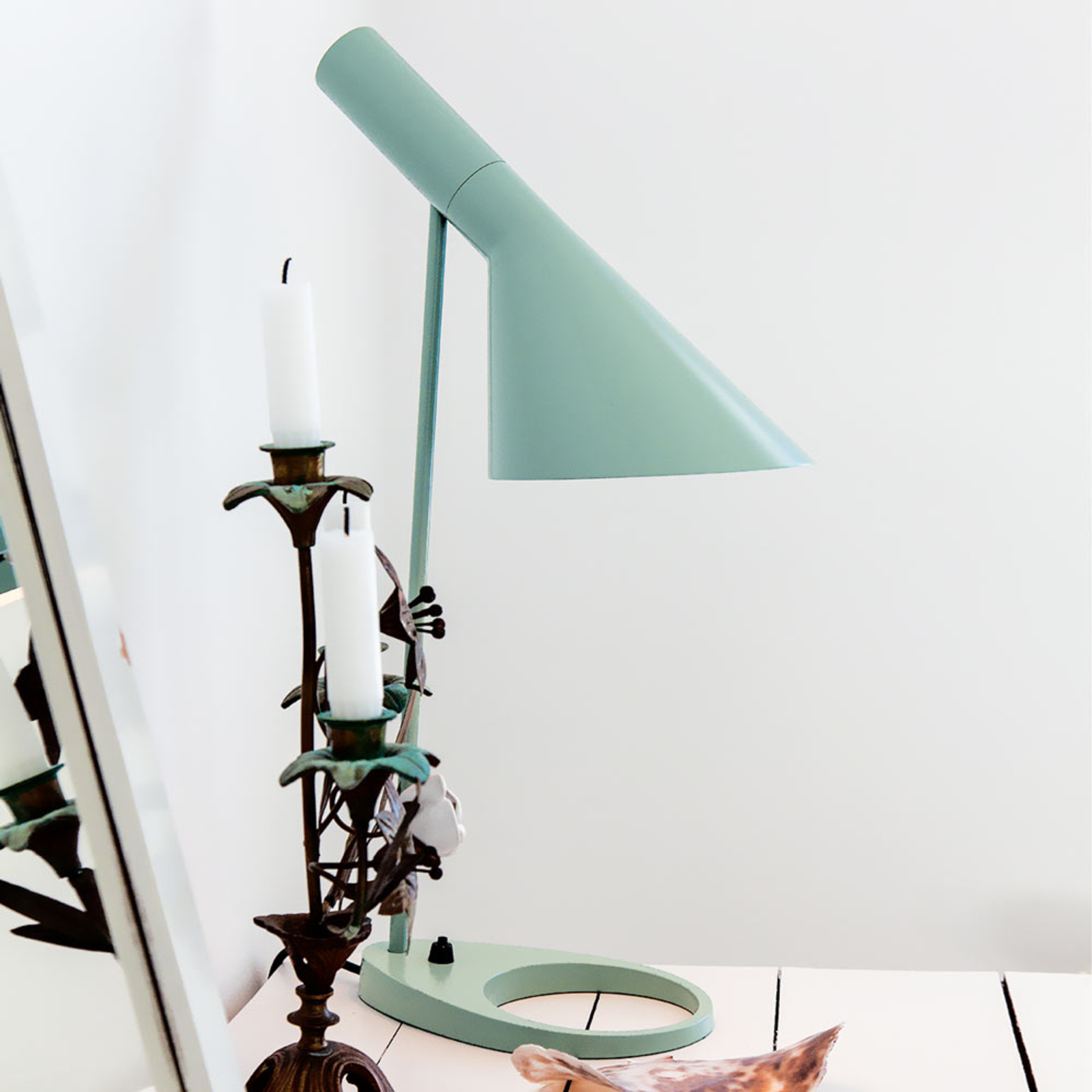 Louis Poulsen AJ – designbordlampe, petrol