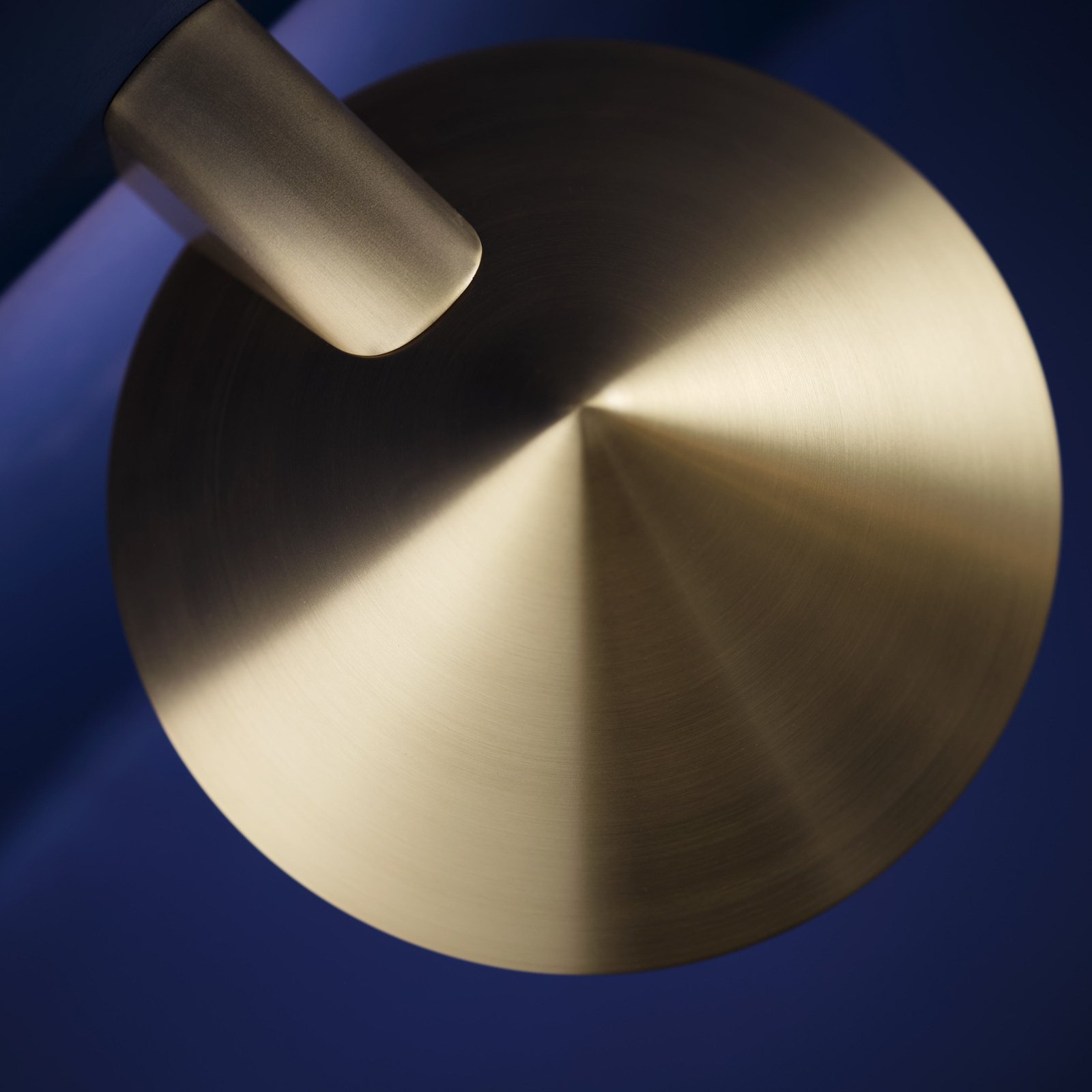Grasp Wall Lamp Solid Brass - Frandsen