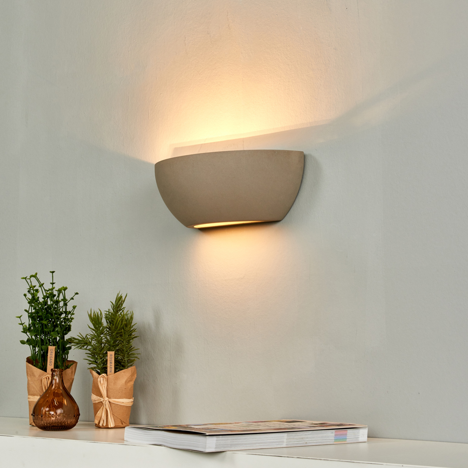 Elegante wandlamp Renata uit beton