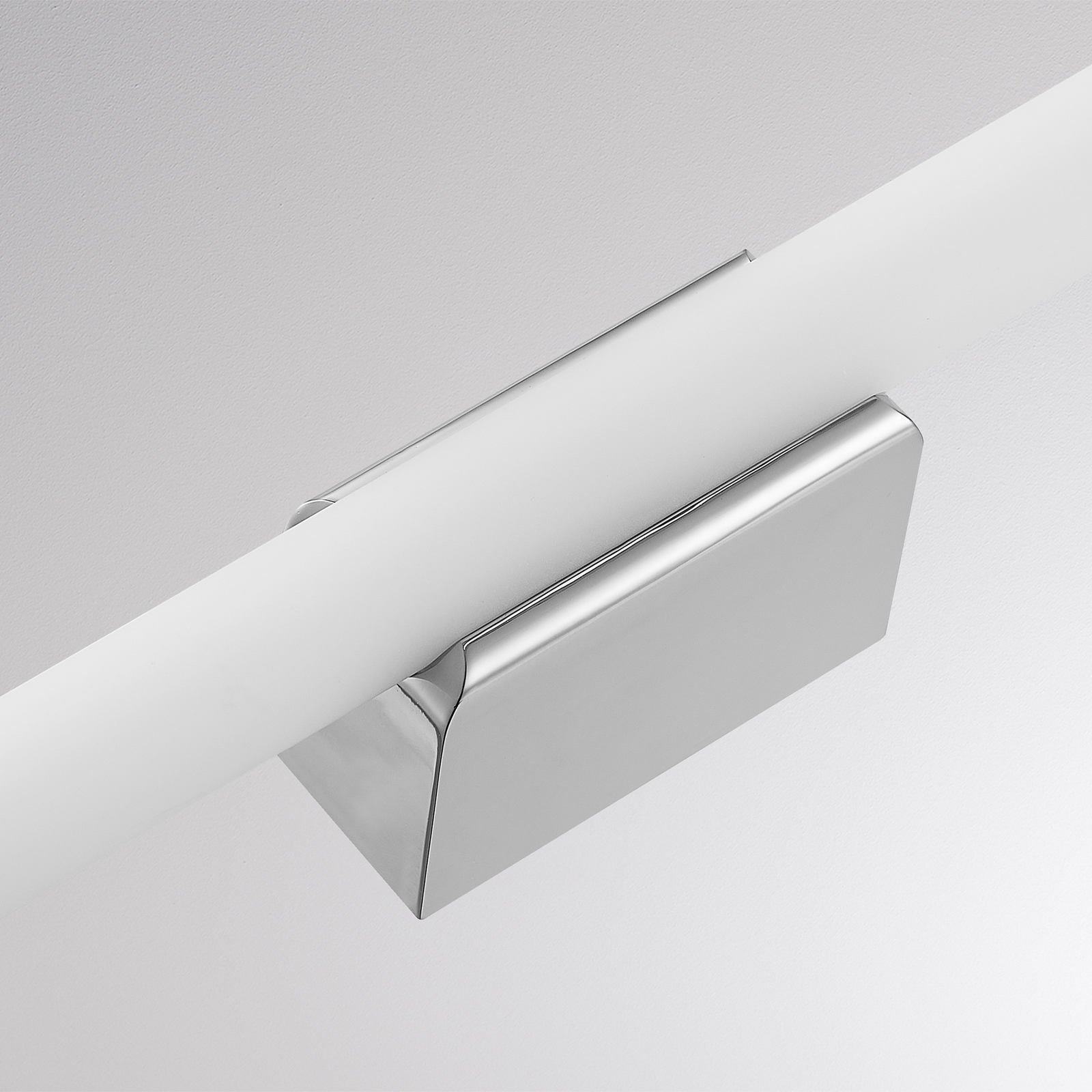 Kinkiet LED VINA S, chromowany, szerokość 40 cm, IP44, CCT