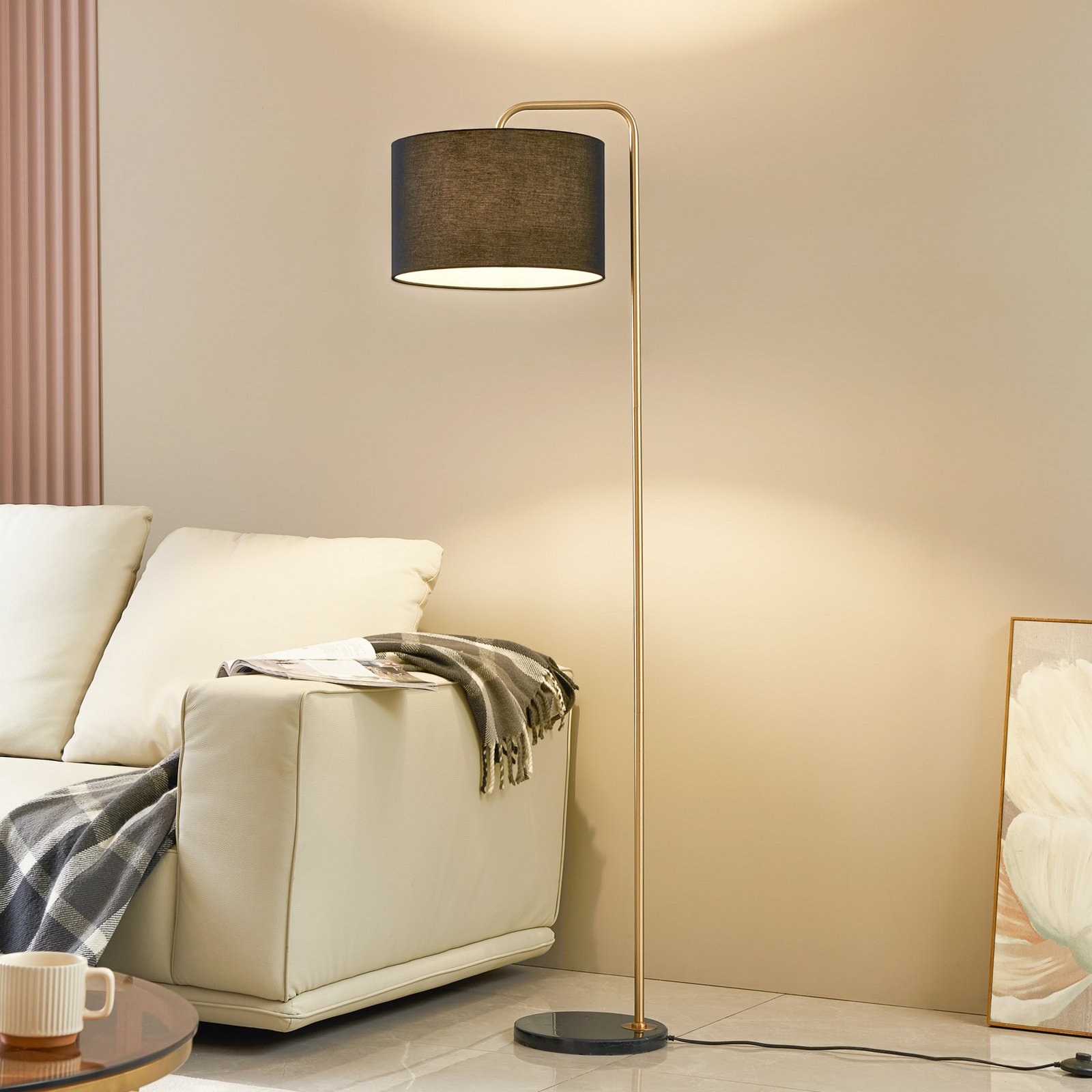 Lindby golvlampa Hillary, svart/guld, marmor, 153cm