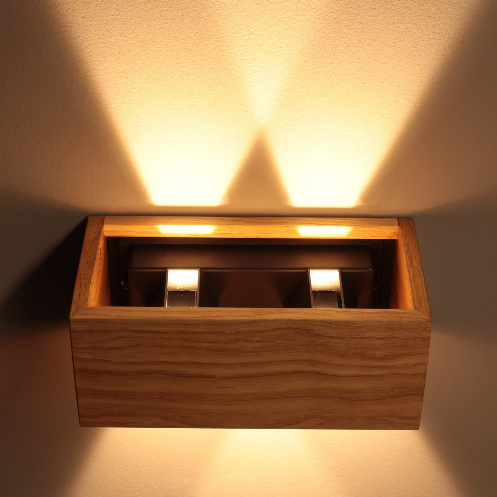 LED-seinävalaisin Shine-Wood, tammi/musta, leveys 23 cm, puu