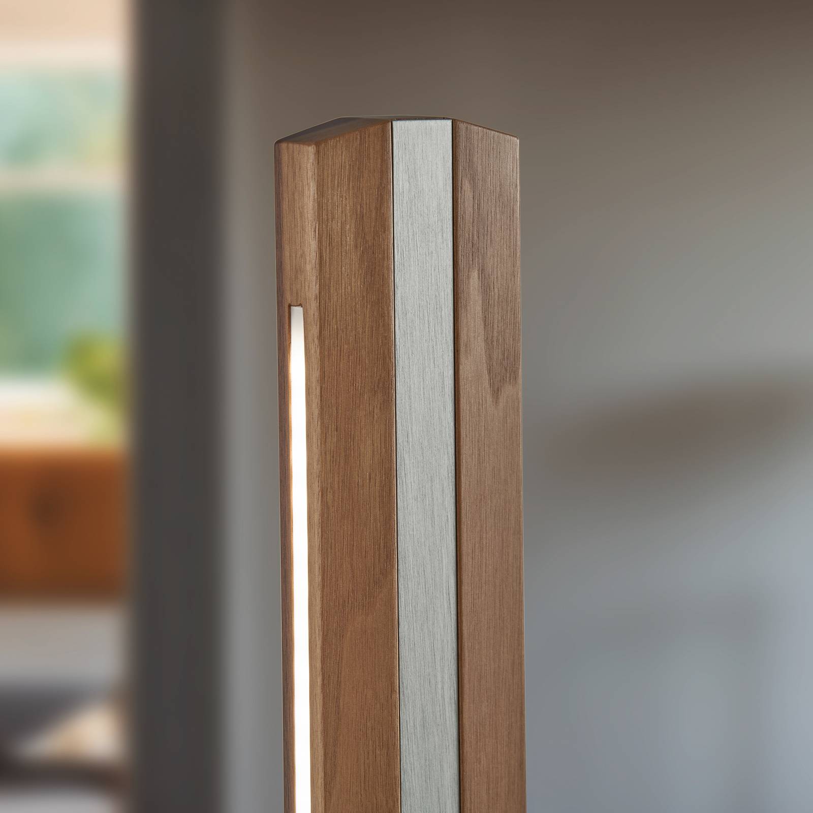 Lampa stojąca LED Quitani Elis, orzech/nikiel