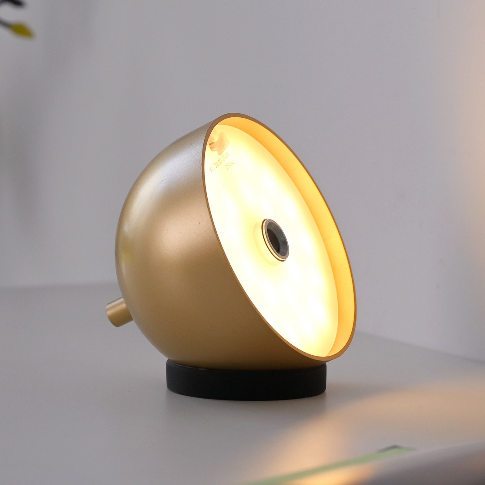 Schöner Wohnen LED-akkukäyttöinen pöytälamppu Bellies, kullanvärinen, IP54 Schöner Wohnen LED-akkukäyttöinen pöytälamppu Bellies, kullanvärinen, IP54