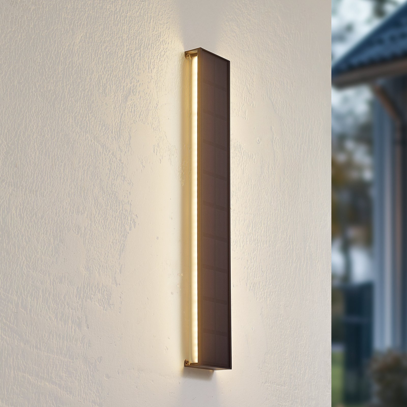 Lindby LED solar wall light Laarni, dimmable, IP54, black