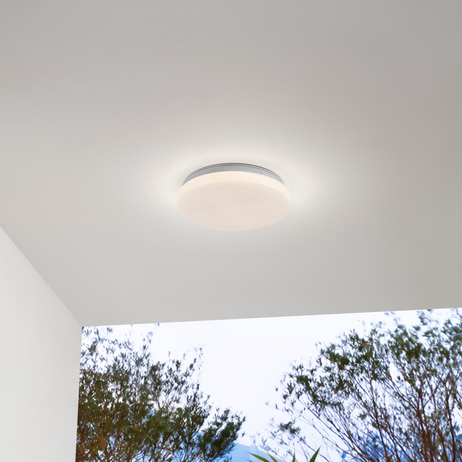 Lindby LED outdoor ceiling light Kirkola, 3000 K, Ø 26 cm, white