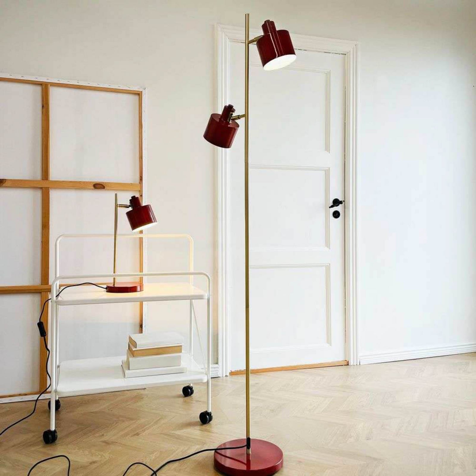 Candeeiro de pé Dyberg Larsen Ocean, vermelho escuro, 160 cm, 2 lâmpadas.