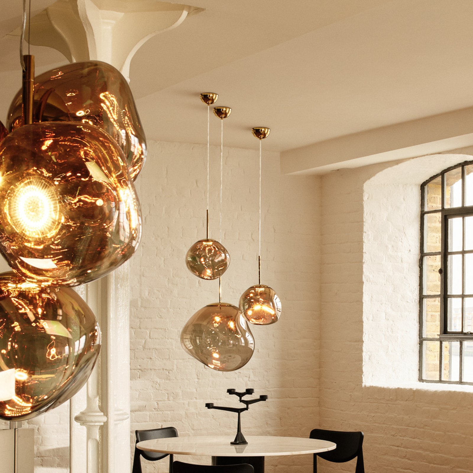 Tom Dixon LED obesna svetilka Melt, Ø 50 cm, bronasta