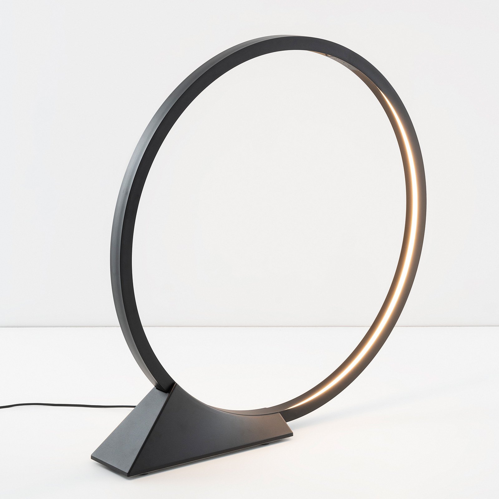 O Candeeiro de Pé Exterior3000K  Black - Artemide