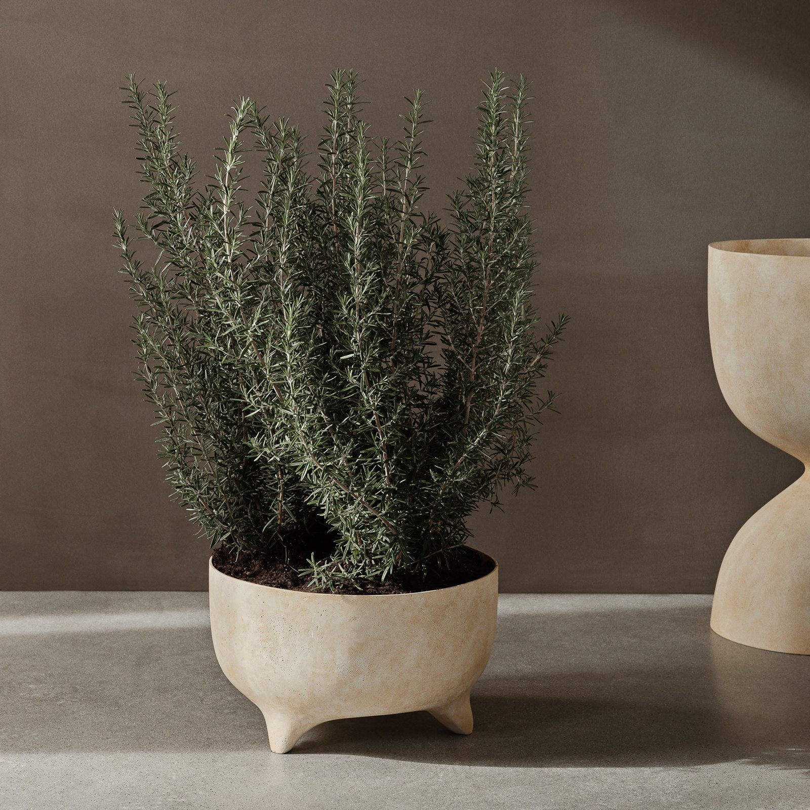 ferm LIVING flower pot Evoke Low, beige, 25 litres, fibreglass