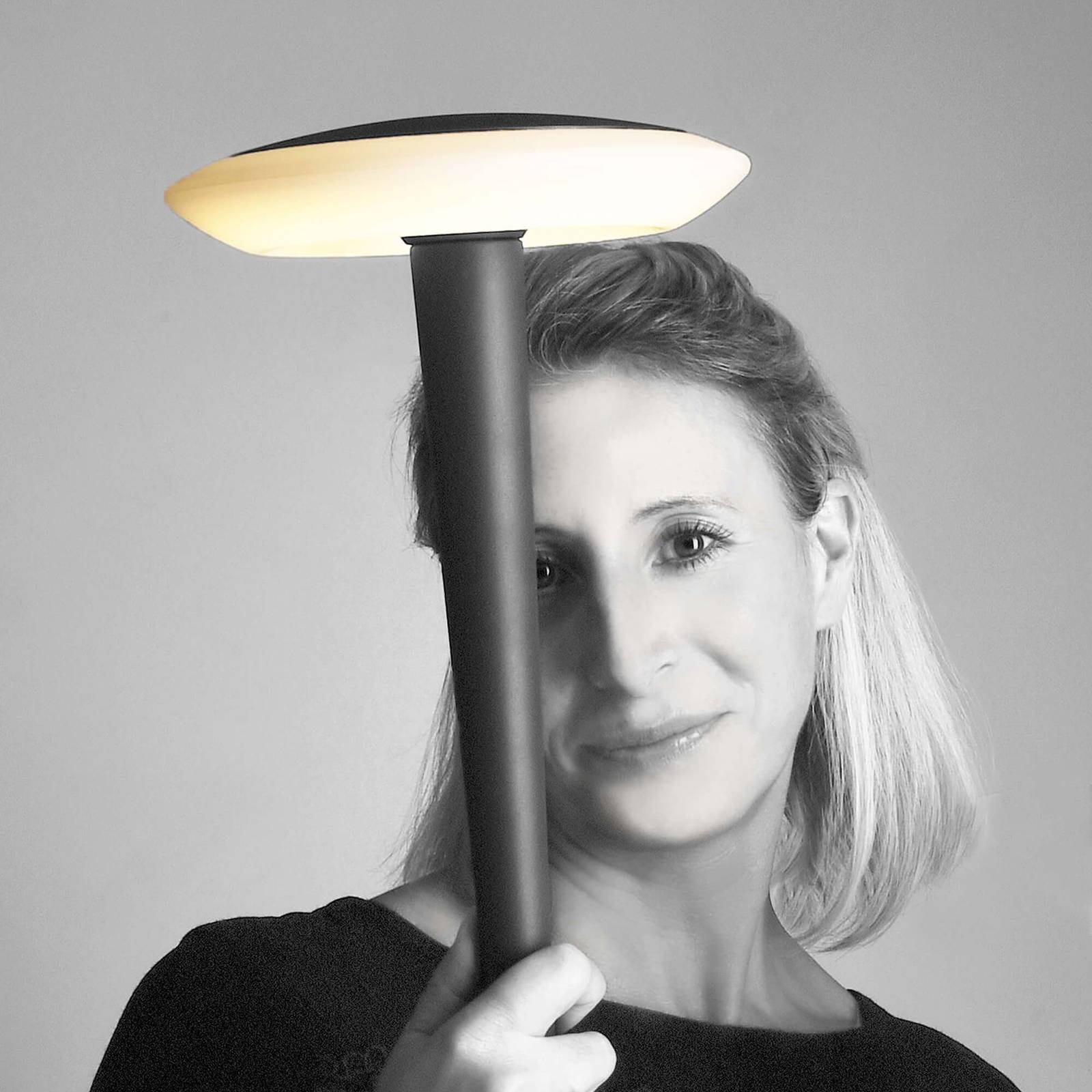 Lampa cokołowa LED Bermuda z grotem ziemnym szara