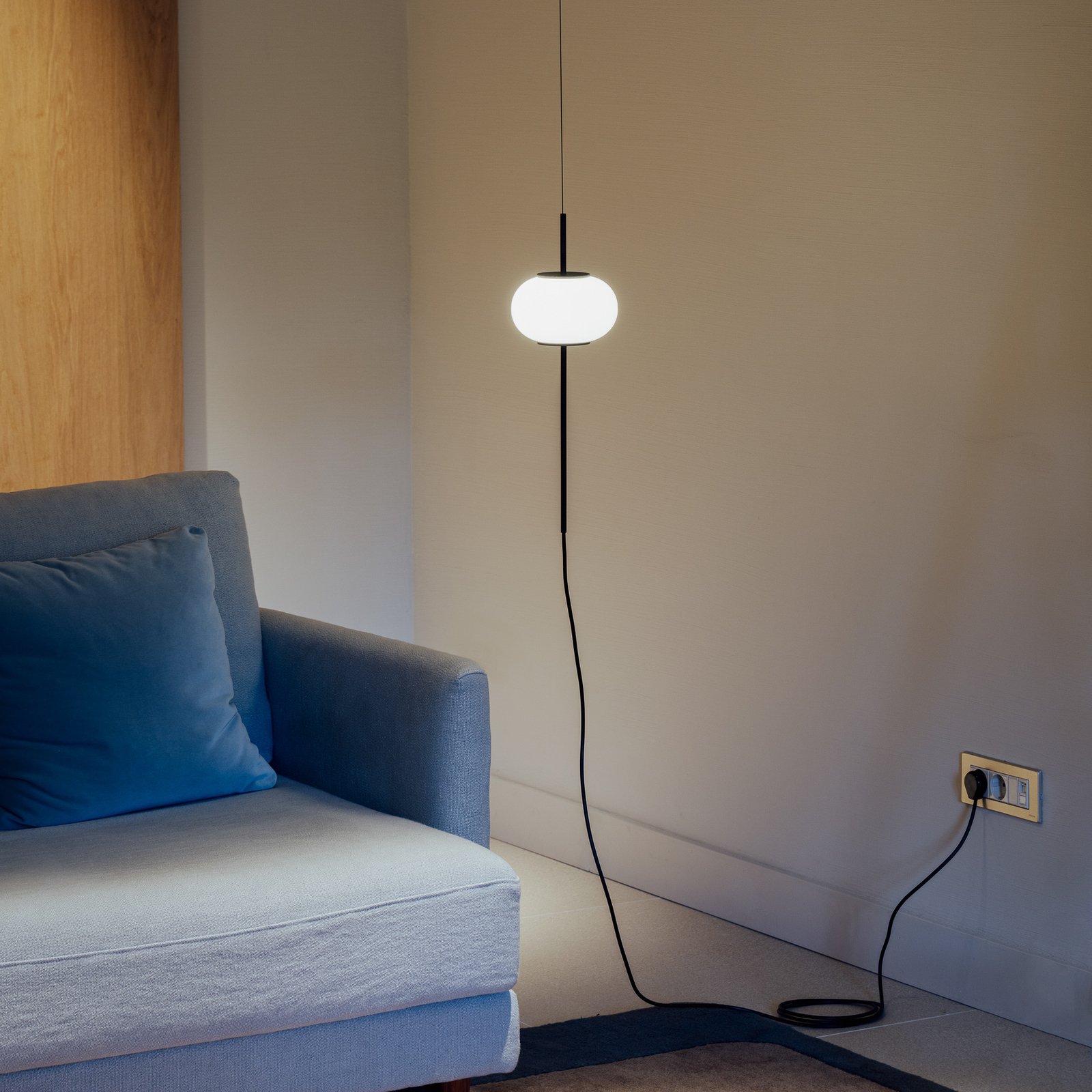 Milan Astros hanging light with a plug, adjustable