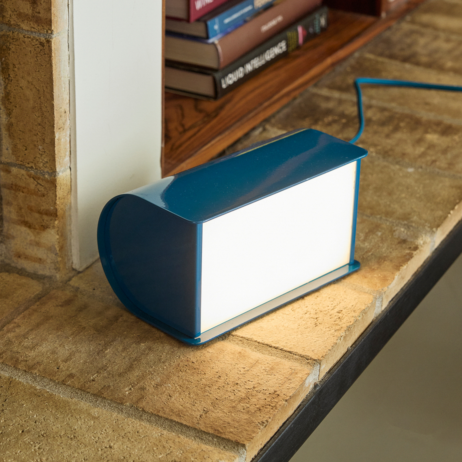 BOOK LED-bordslampa, höjd 30 cm, petrol – Hübsch