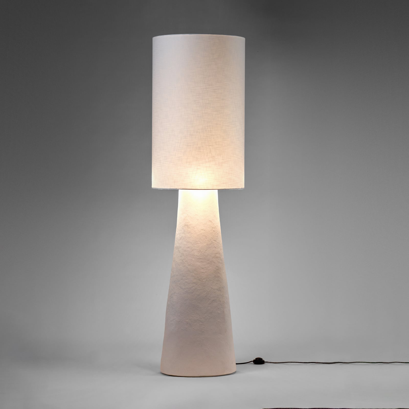 04 WHITE EARTH gulvlampe, papmaché, hør, højde 176 cm, E27 – Serax 04 WHITE EARTH gulvlampe, papmaché, hør, højde 176 cm, E27 – Serax