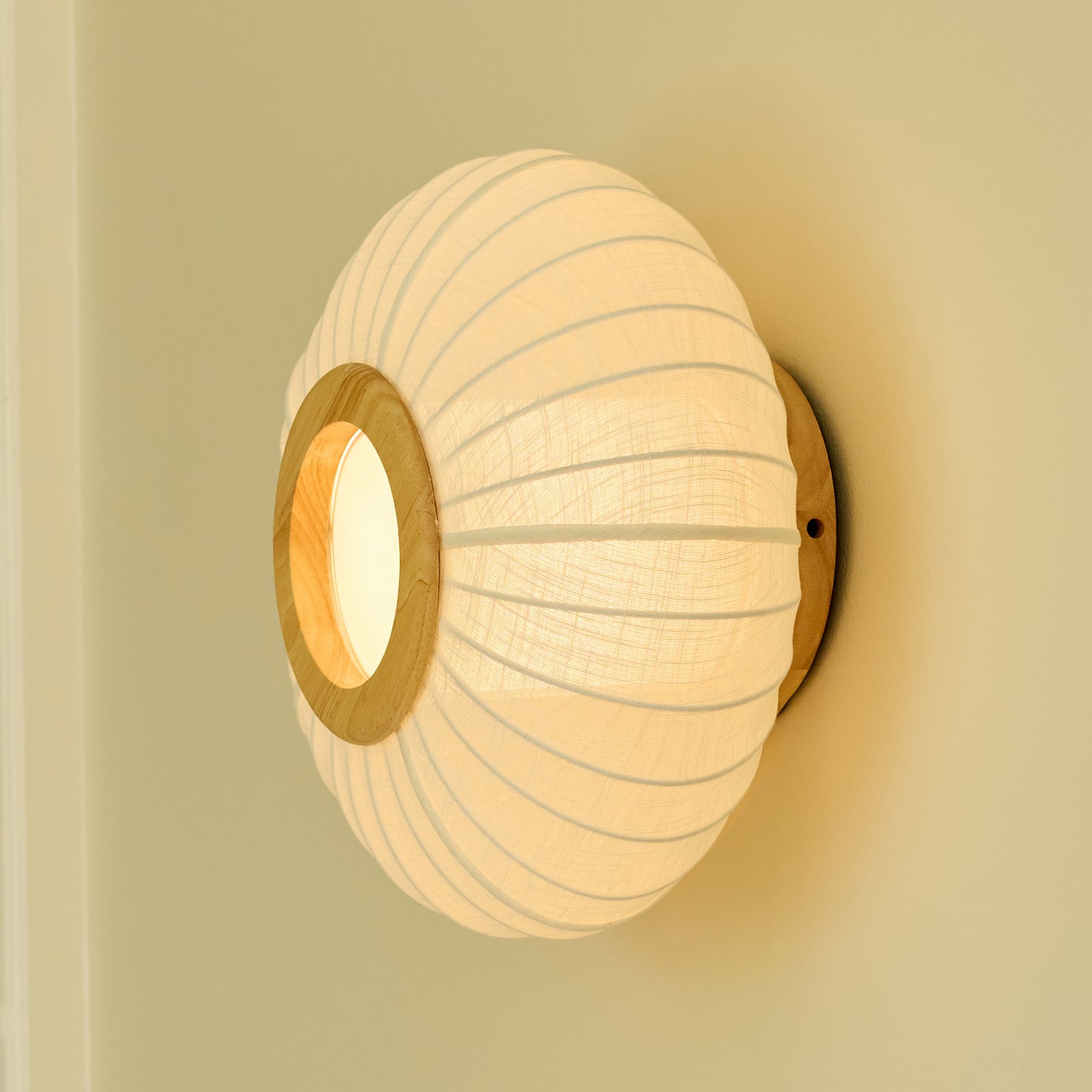 BALLON-kattovalaisin, kermanvärinen, Ø 40 cm, pellava/puu – Halo Design BALLON-kattovalaisin, kermanvärinen, Ø 40 cm, pellava/puu – Halo Design