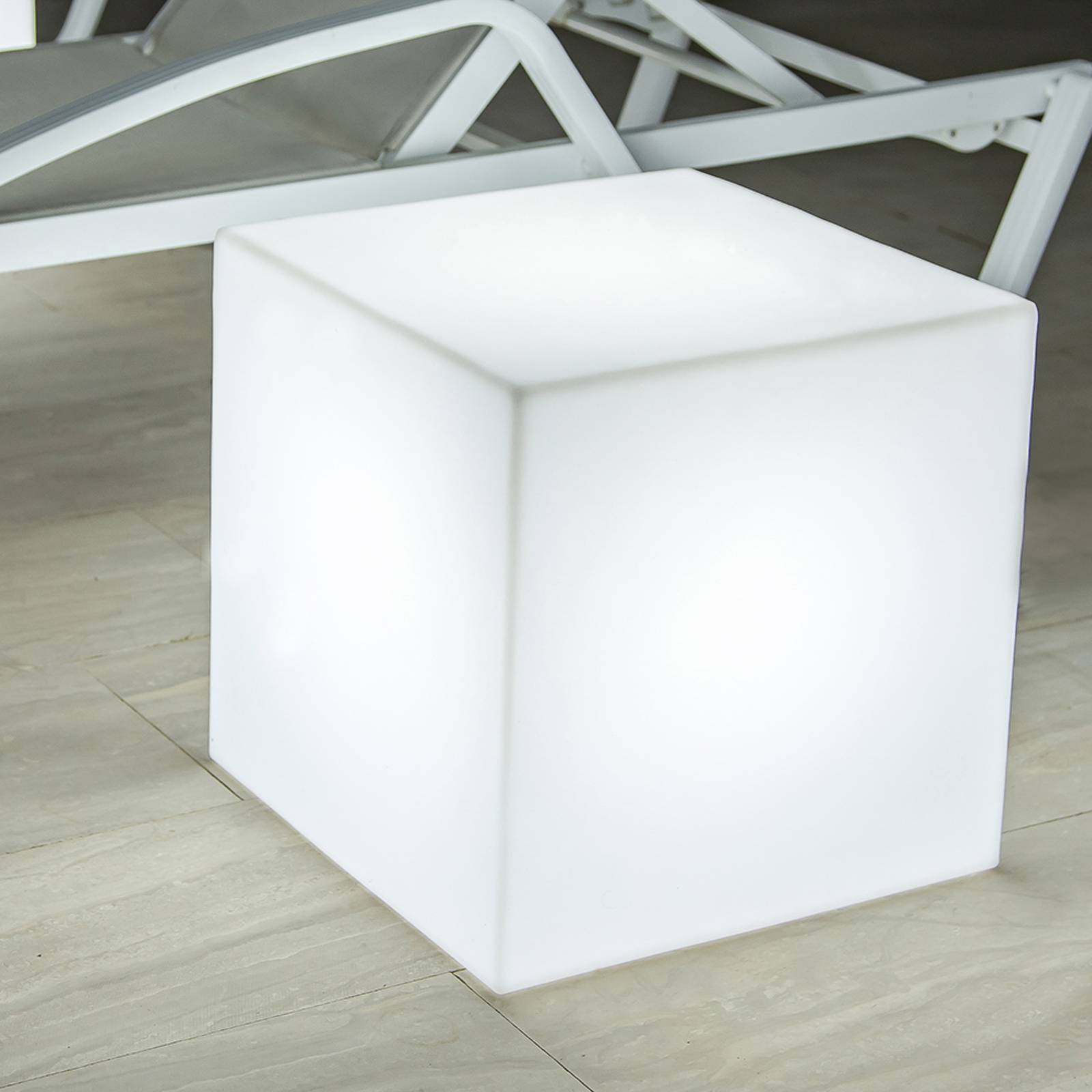 Newgarden Cuby LED solcellelampe 40 x 40 cm