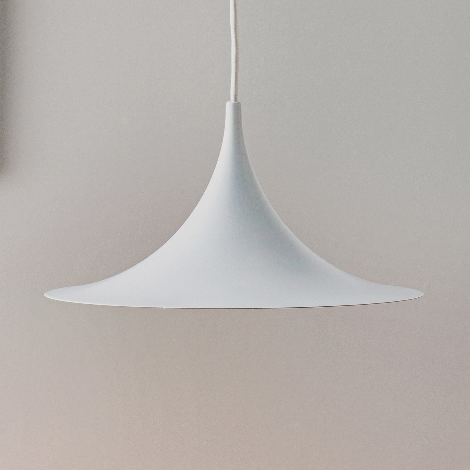 GUBI Semi lámpara colgante Ø 30 cm blanco