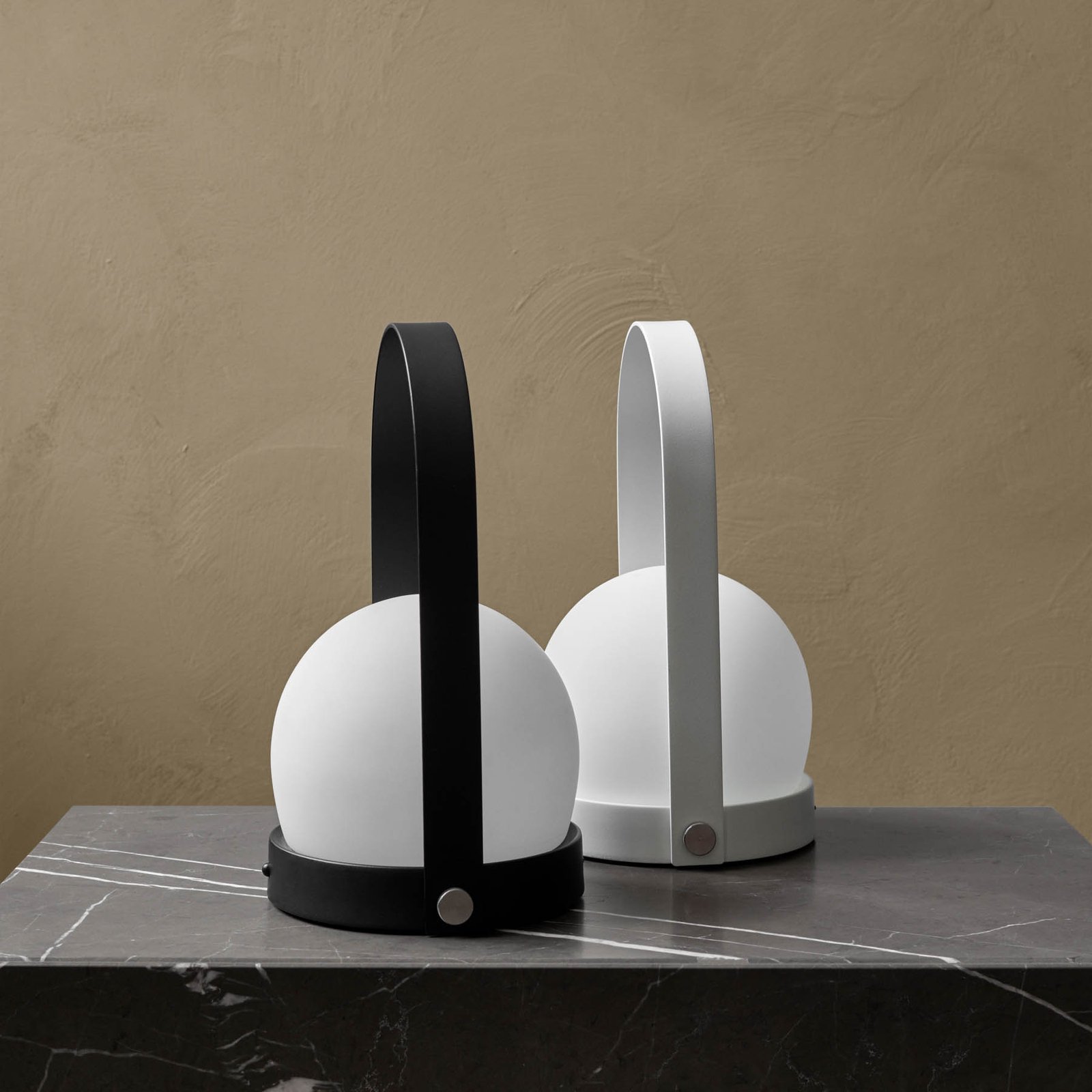 Carrie Portable Taffellamp Black - Audo Copenhagen