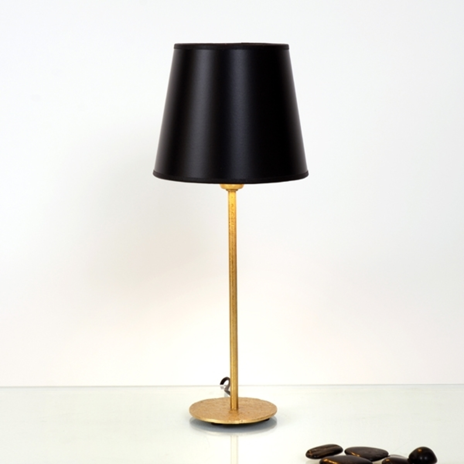 Klasyczna lampa stołowa Mattia z okrągłym kloszem