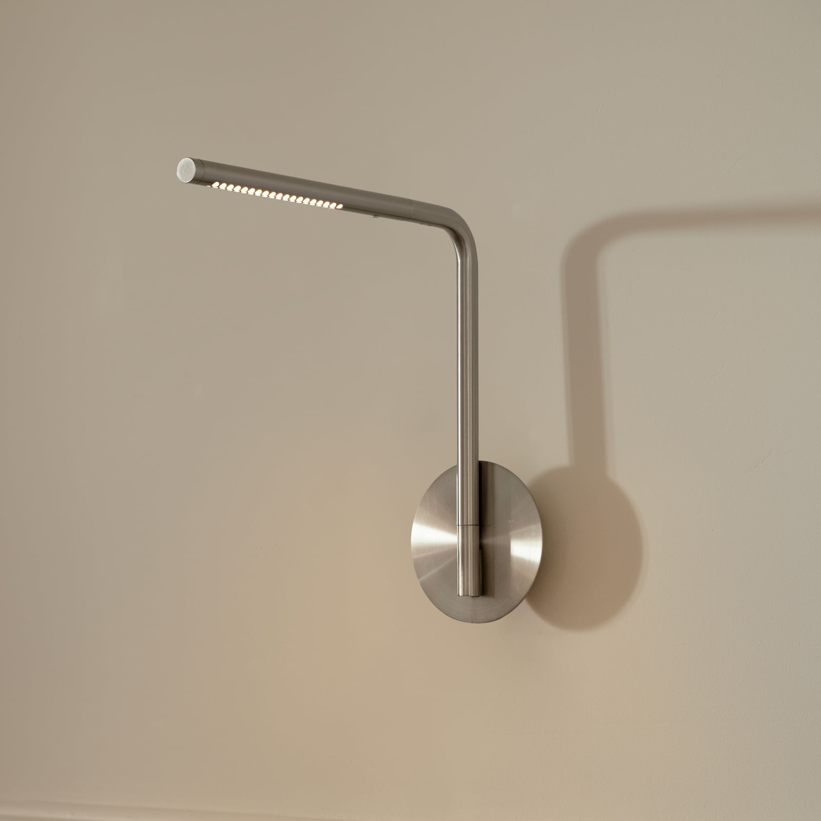 Omni Pivot LED-Wandlampe, stahlfarben, dimmbar - UMAGE