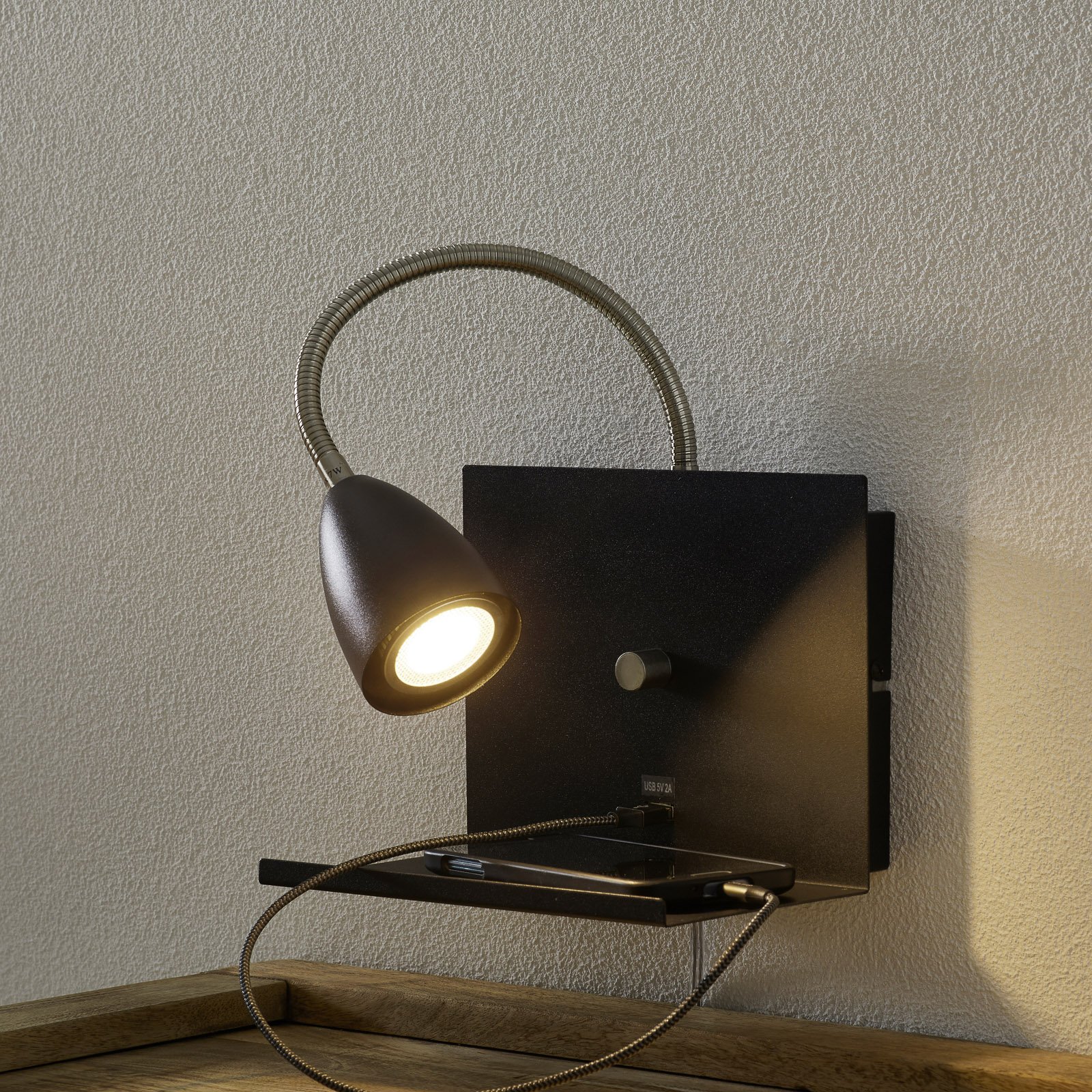 Wandlamp Logi met schap en BUCHE aansluiting