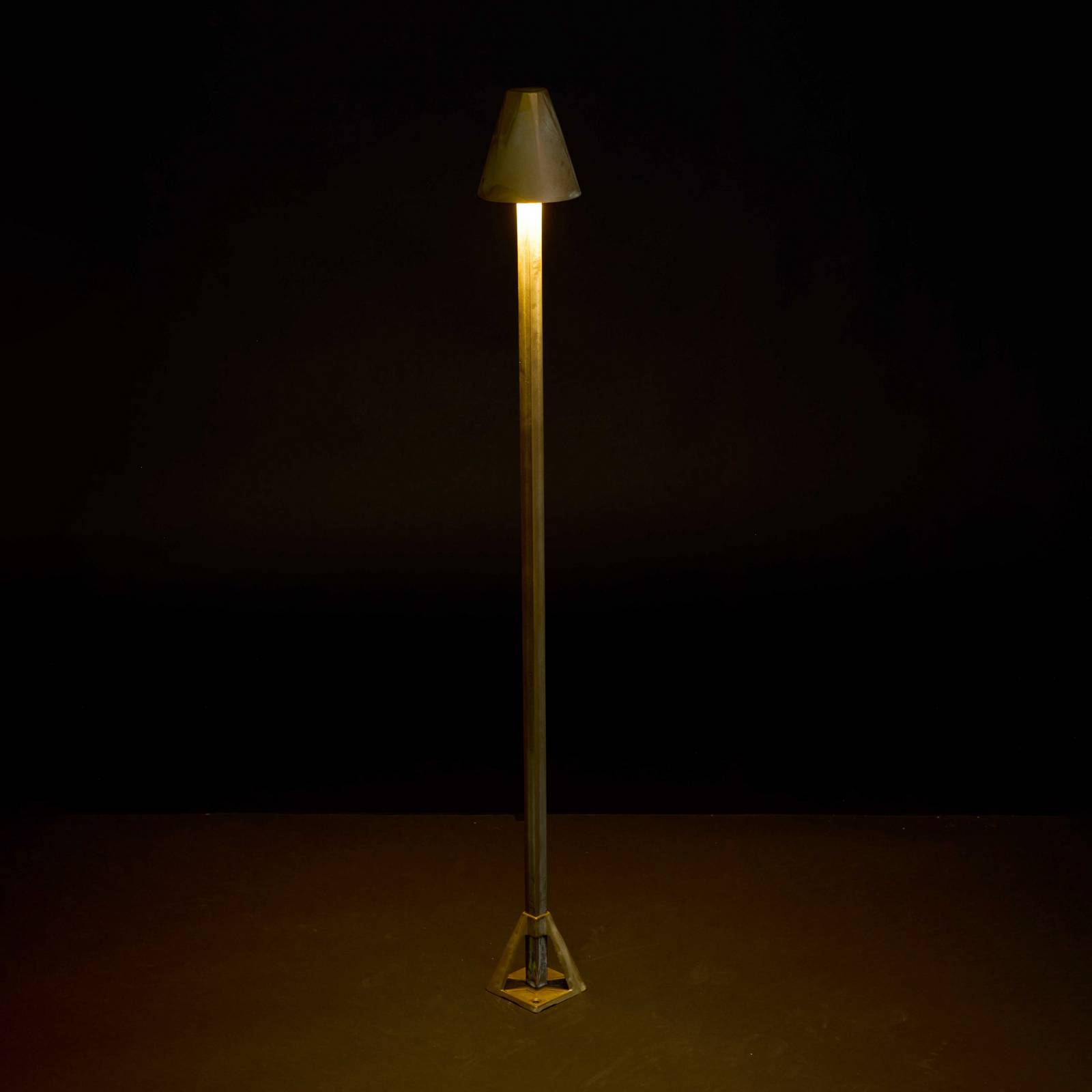 Słupek oświetleniowy LED Silva Disk, wysokość 80 cm, mosiądz postarzany, IP65