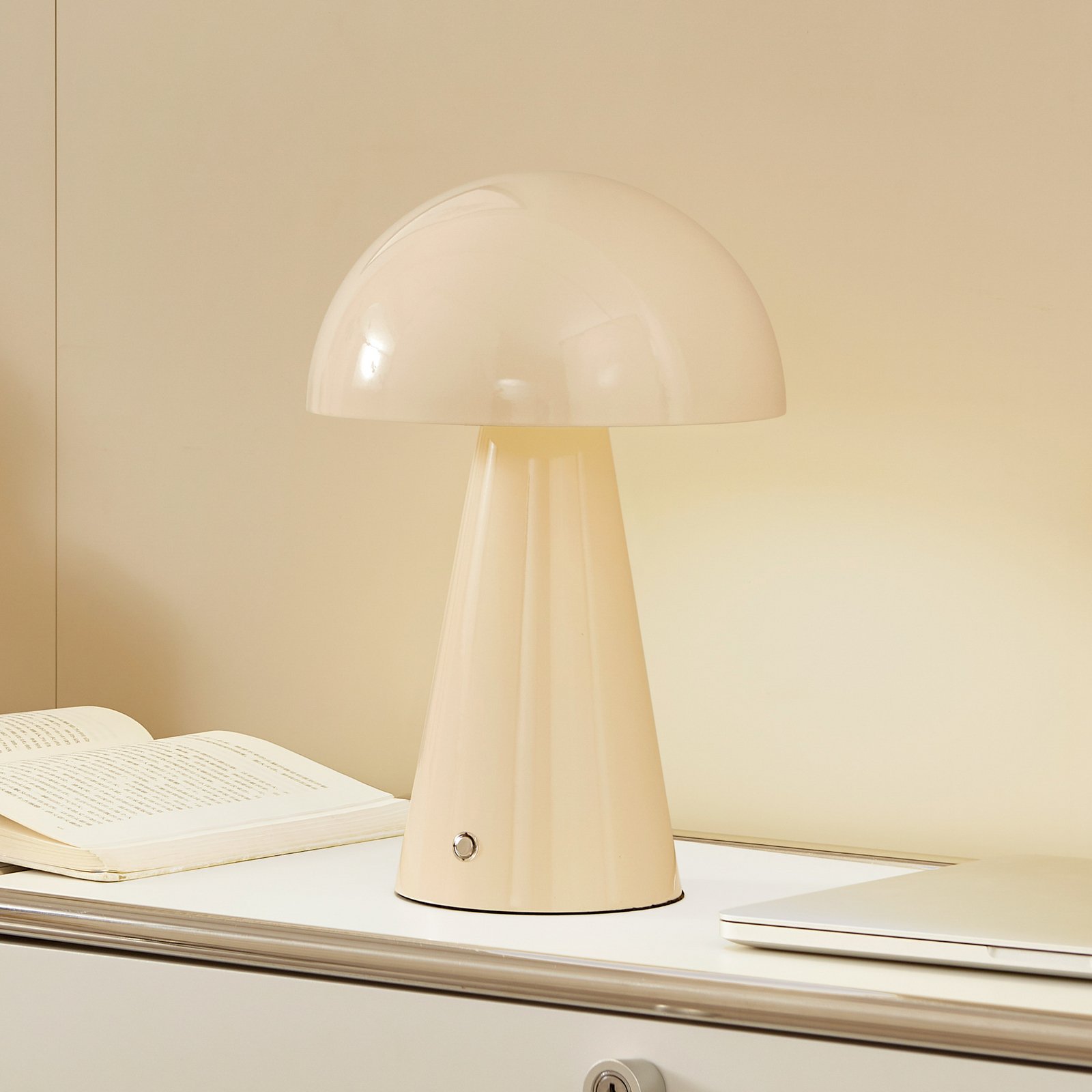 Lindby LED-ladattava pöytävalaisin Nevijo, beige, Ø20cm, USB, himmennin