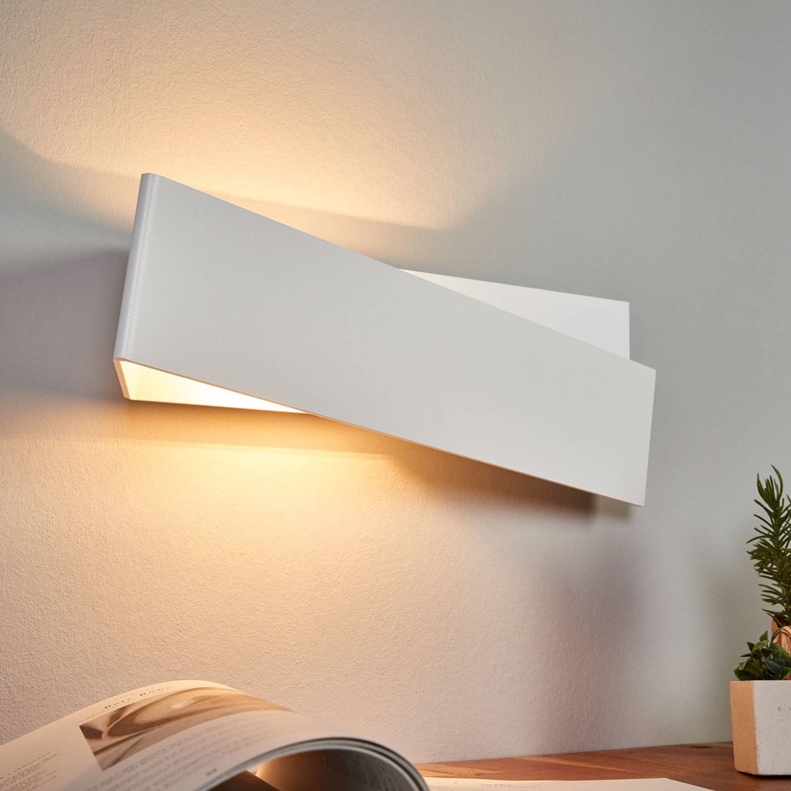 Linea Light Vägglampa Zig Zag i vitt 43 cm