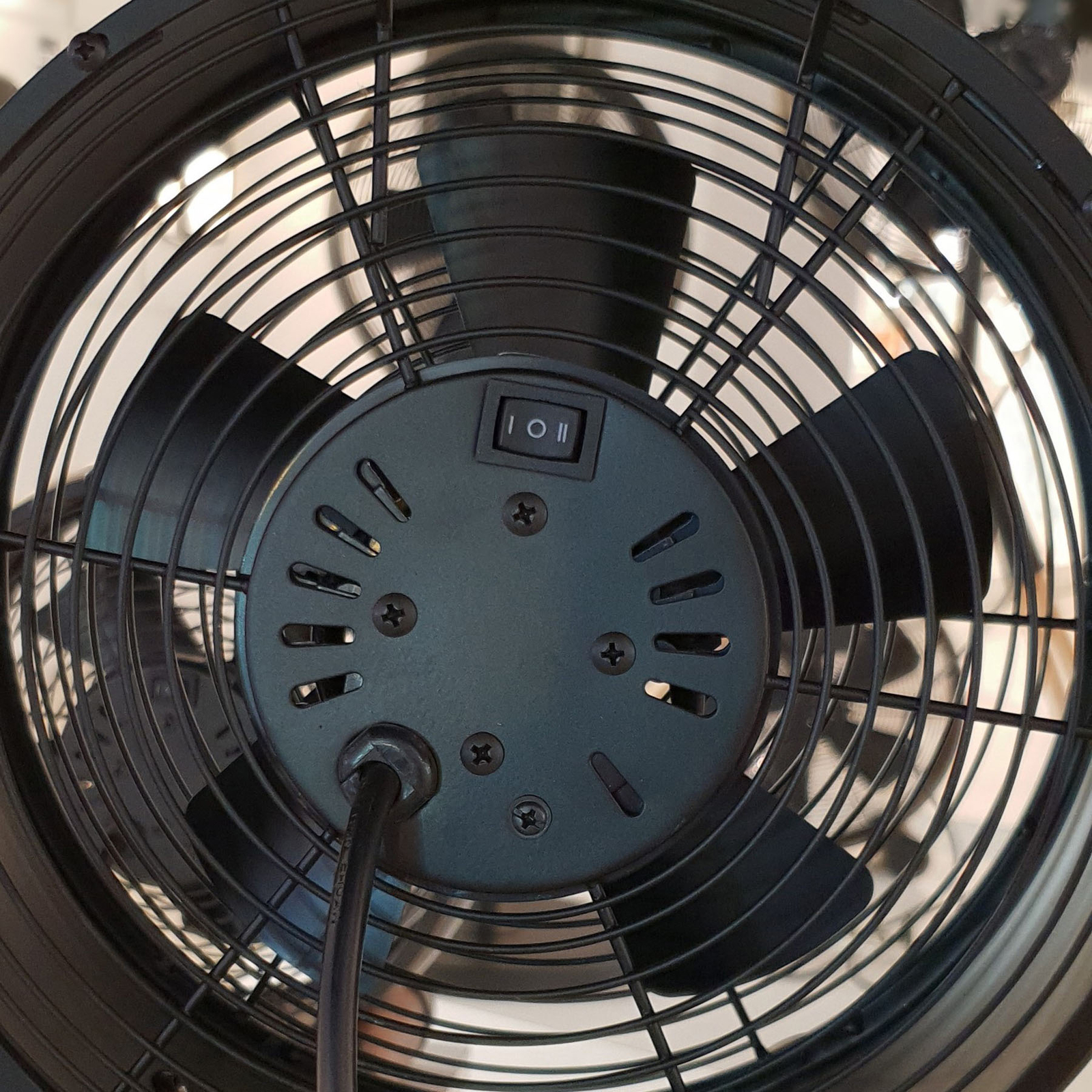 Stolový ventilátor Beacon Breeze bronz/orech, Ø 20 cm, tichý