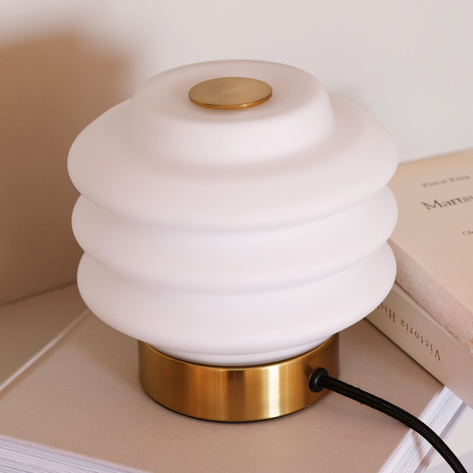 Dyberg Larsen Diva table lamp, brass-coloured, metal