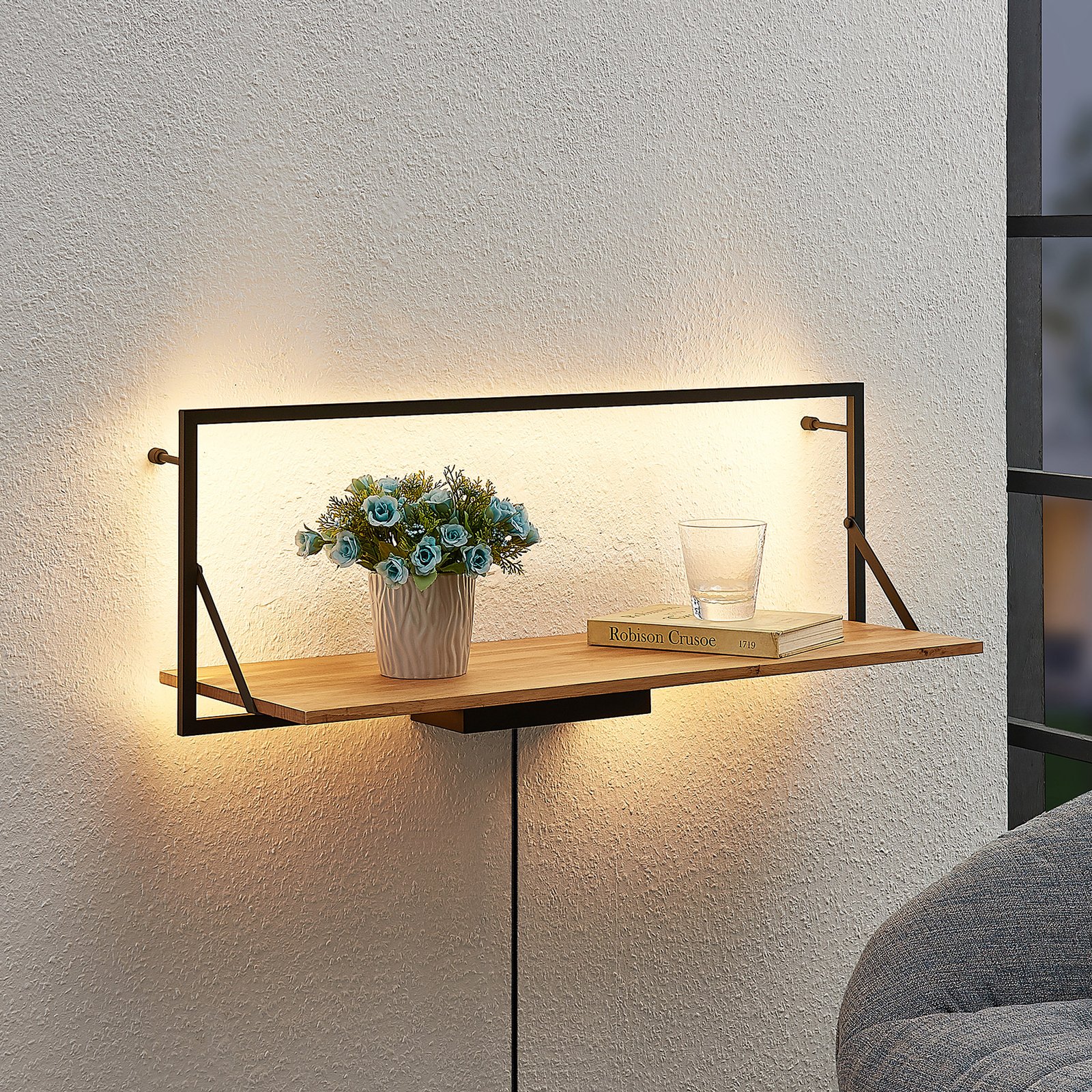 Lindby Rianita LED osvětlená polička, 80 cm