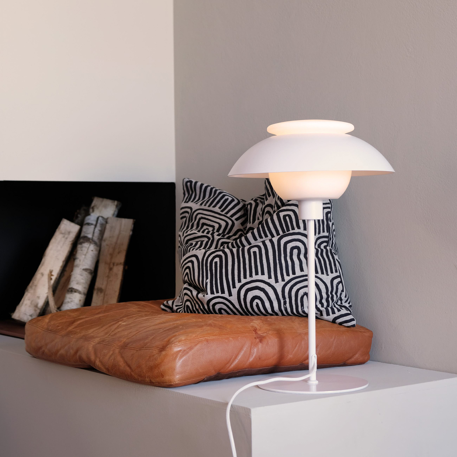 Dyberg Larsen table lamp Opus, matt white. Height 47.5 cm