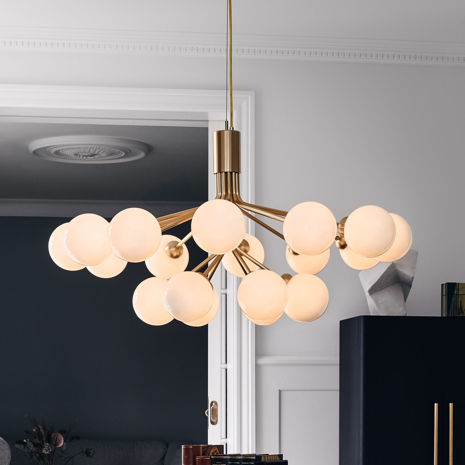 Nuura Apiales 18 pendant light with 18 glass spheres