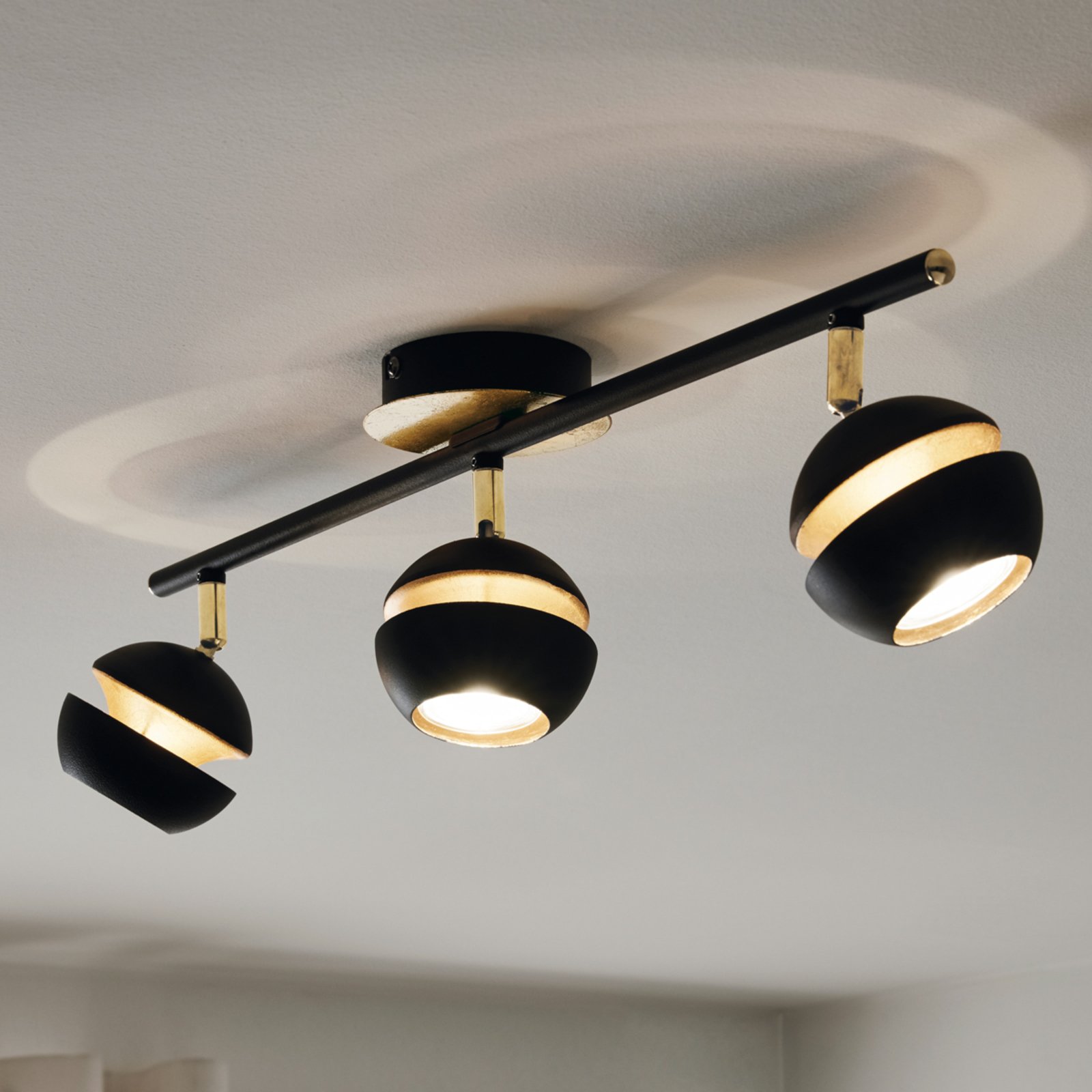 Φωτιστικό οροφής Nocito 3-φωτισμού LED σε μαύρο και χρυσό