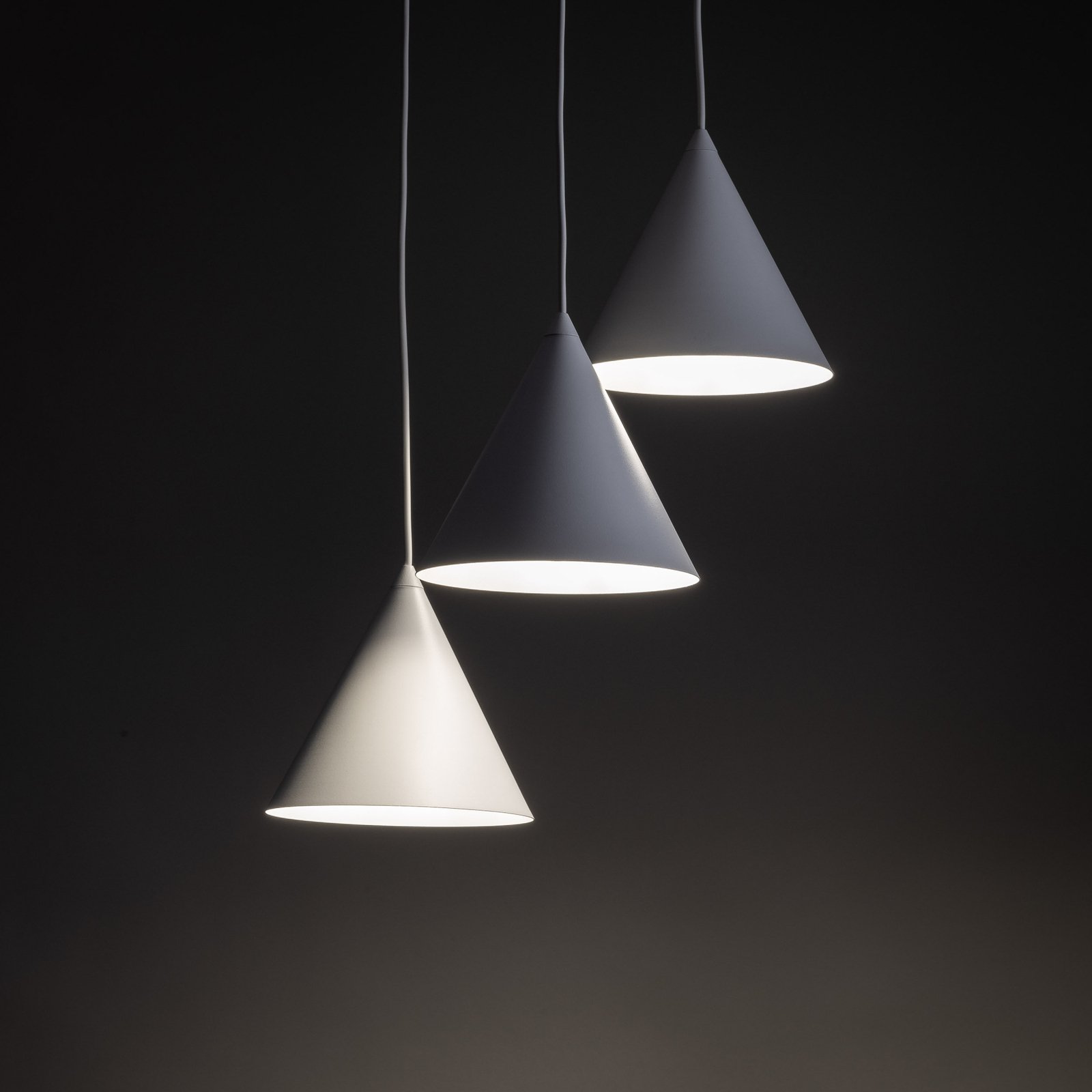 Lámpara colgante CONO, 3 luces, redonda, Ø 42 cm, blanca
