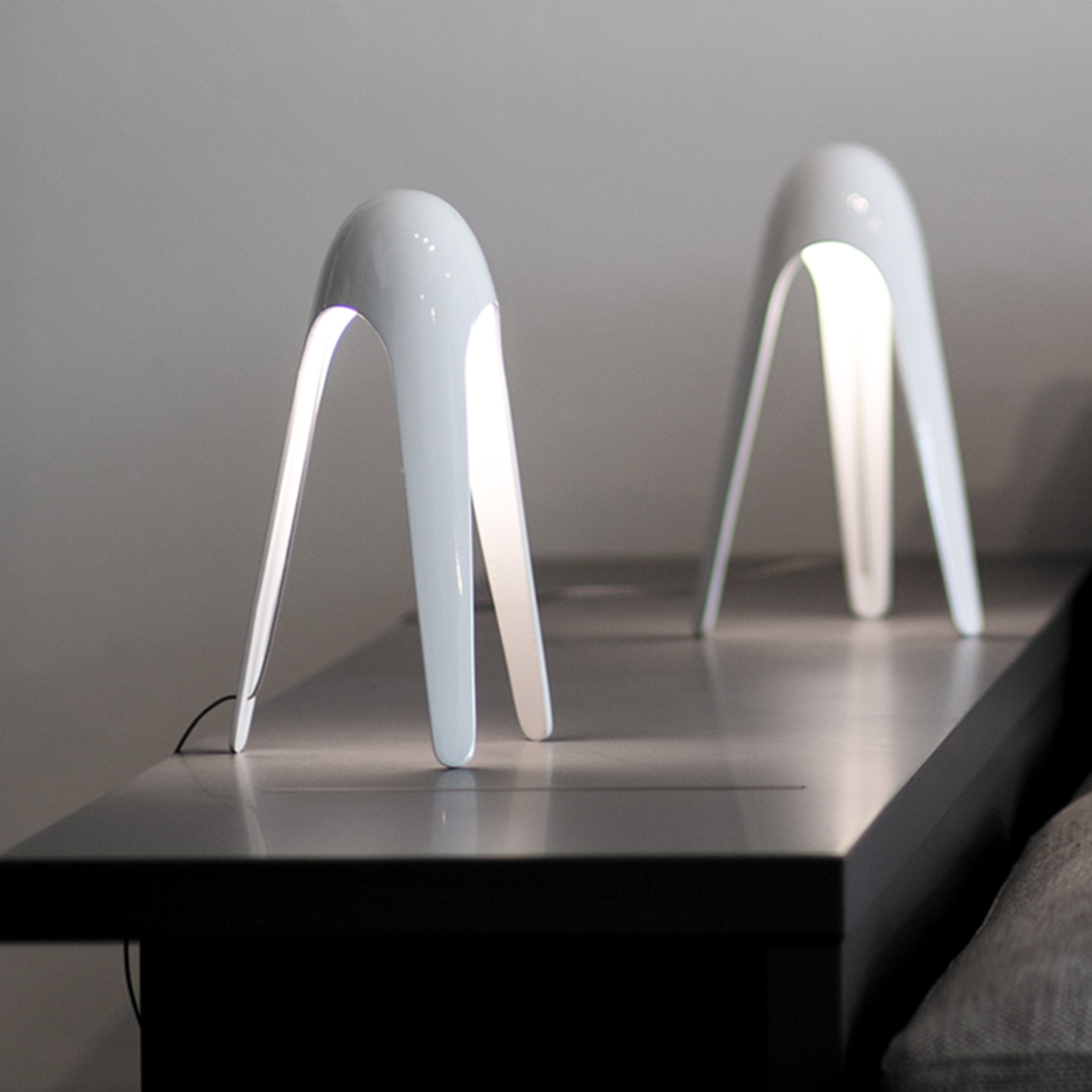 Martinelli Luce Cyborg -LED-pöytälamppu, valkoinen