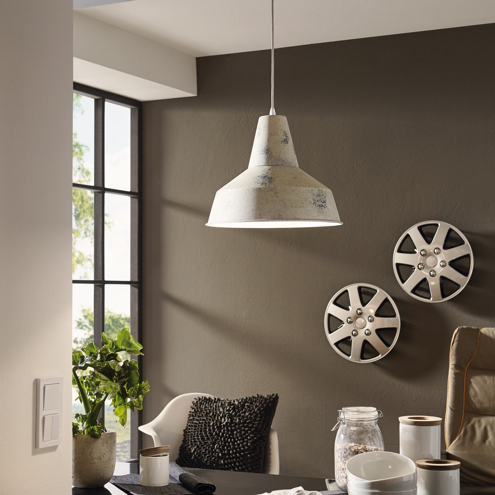 Pendellampen Berenice - med bred skærm