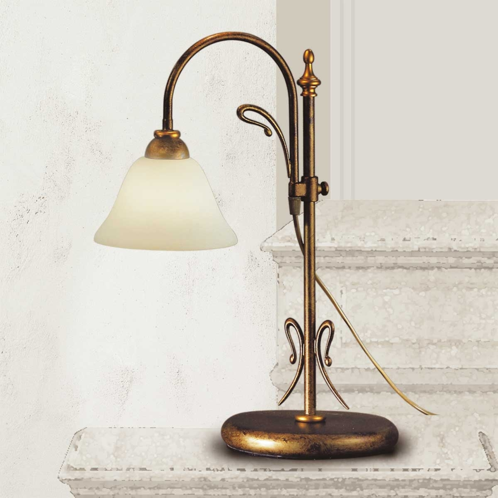 Antonio bordlampe, virker antik. Lampegiganten.dk