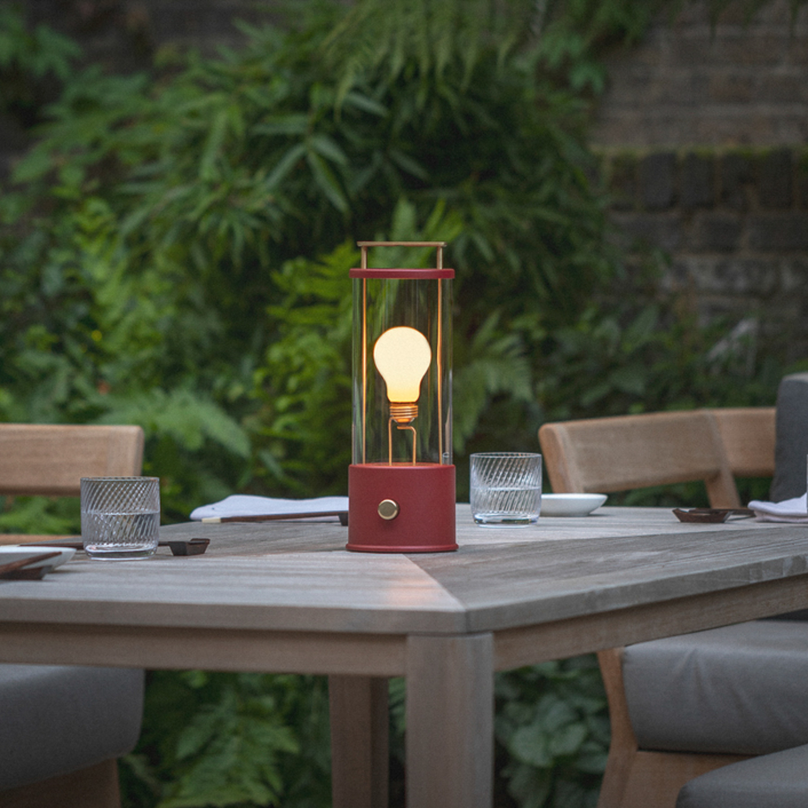 Tala table lamp Muse Portable, rechargeable battery, LED bulb E27, red