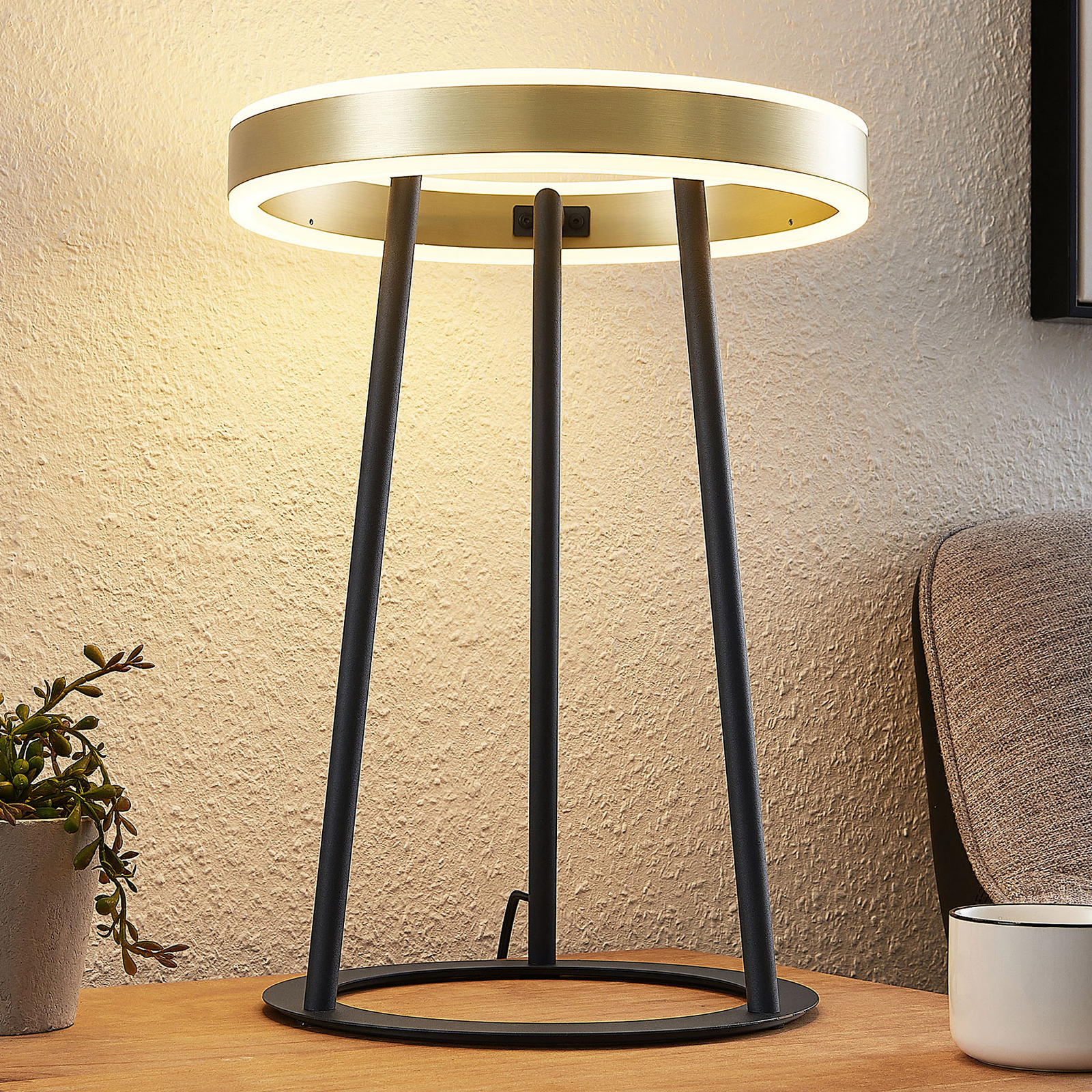Lucande Seppe lámpara de mesa LED, latón